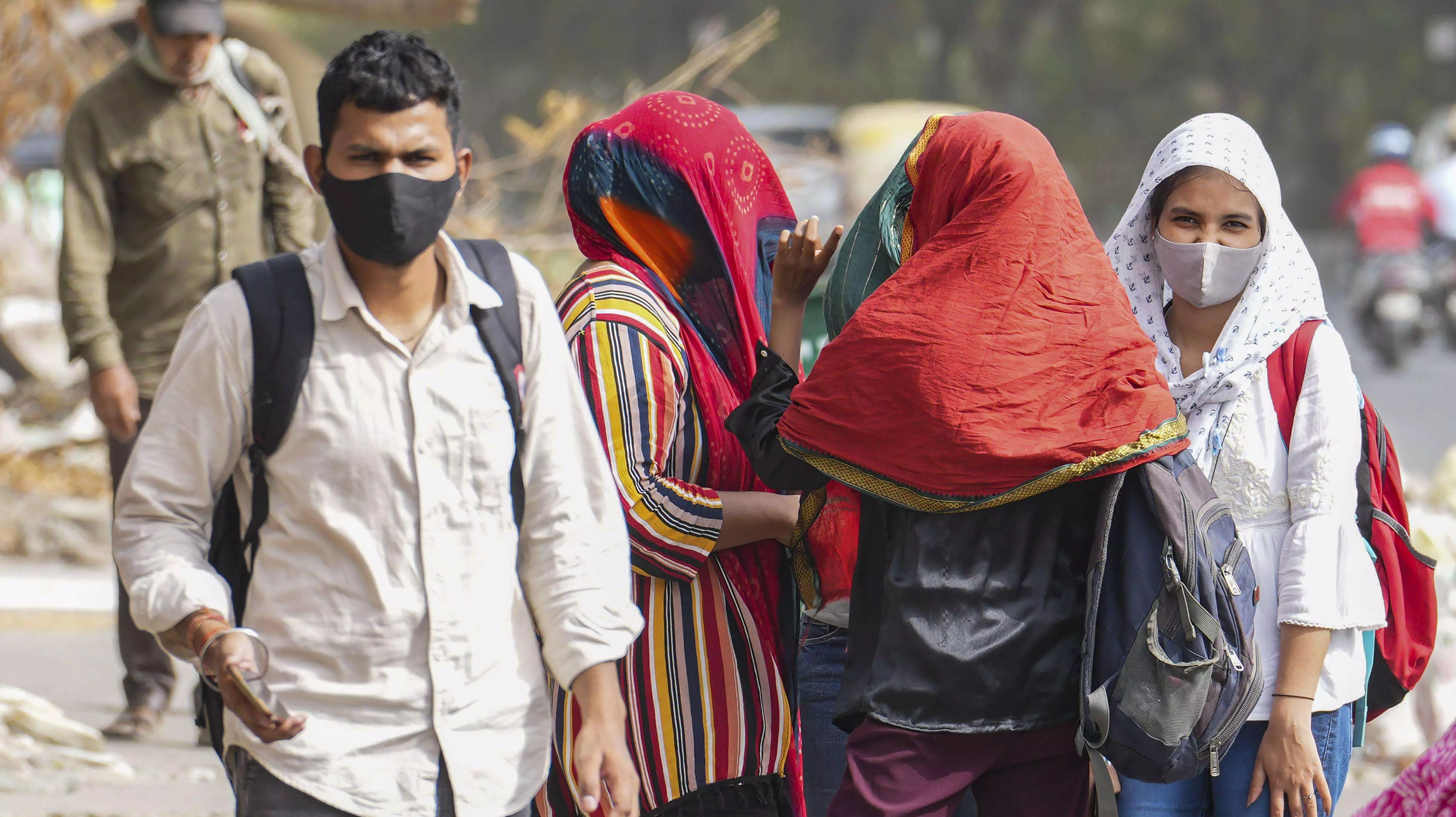 Delhi records warmest night in 12 years Delhi records warmest night in 12 years