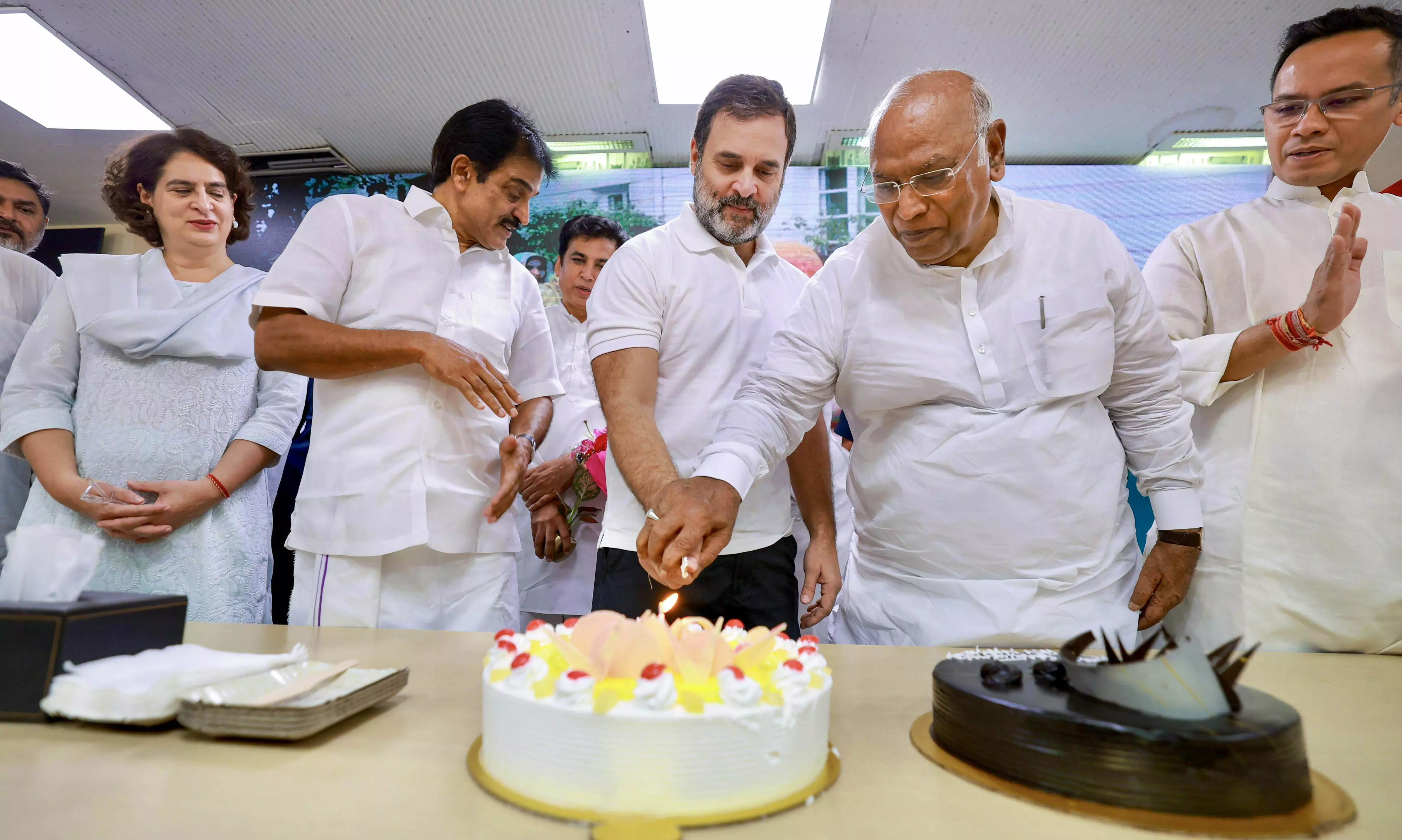 Youth Congress gifts air coolers to Delhi shelter homes on Rahul Gandhis birthday Youth Congress gifts air coolers to Delhi shelter homes on Rahul Gandhis birthday