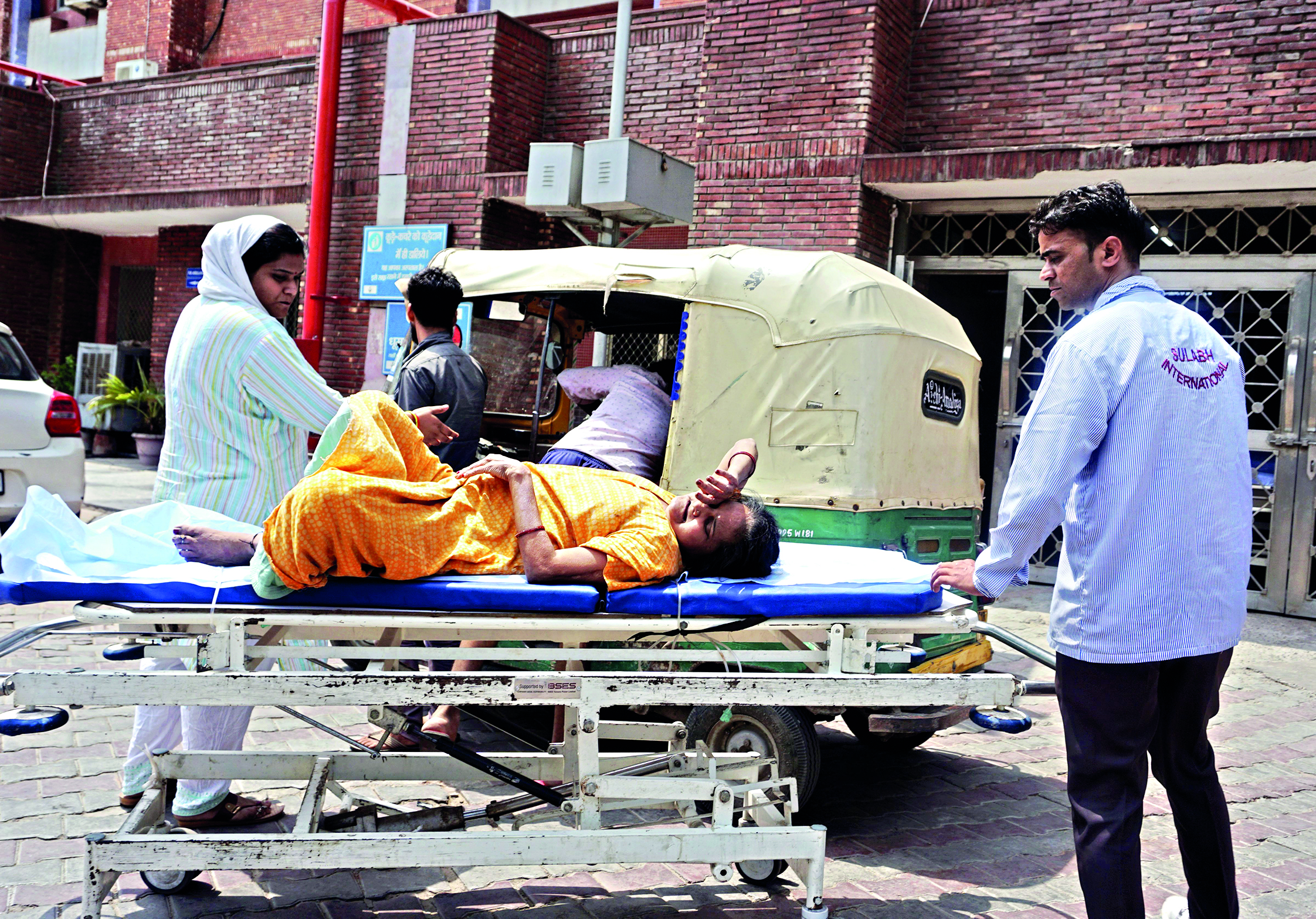 L-G Saxena asks officials to ensure relief measures L-G Saxena asks officials to ensure relief measures