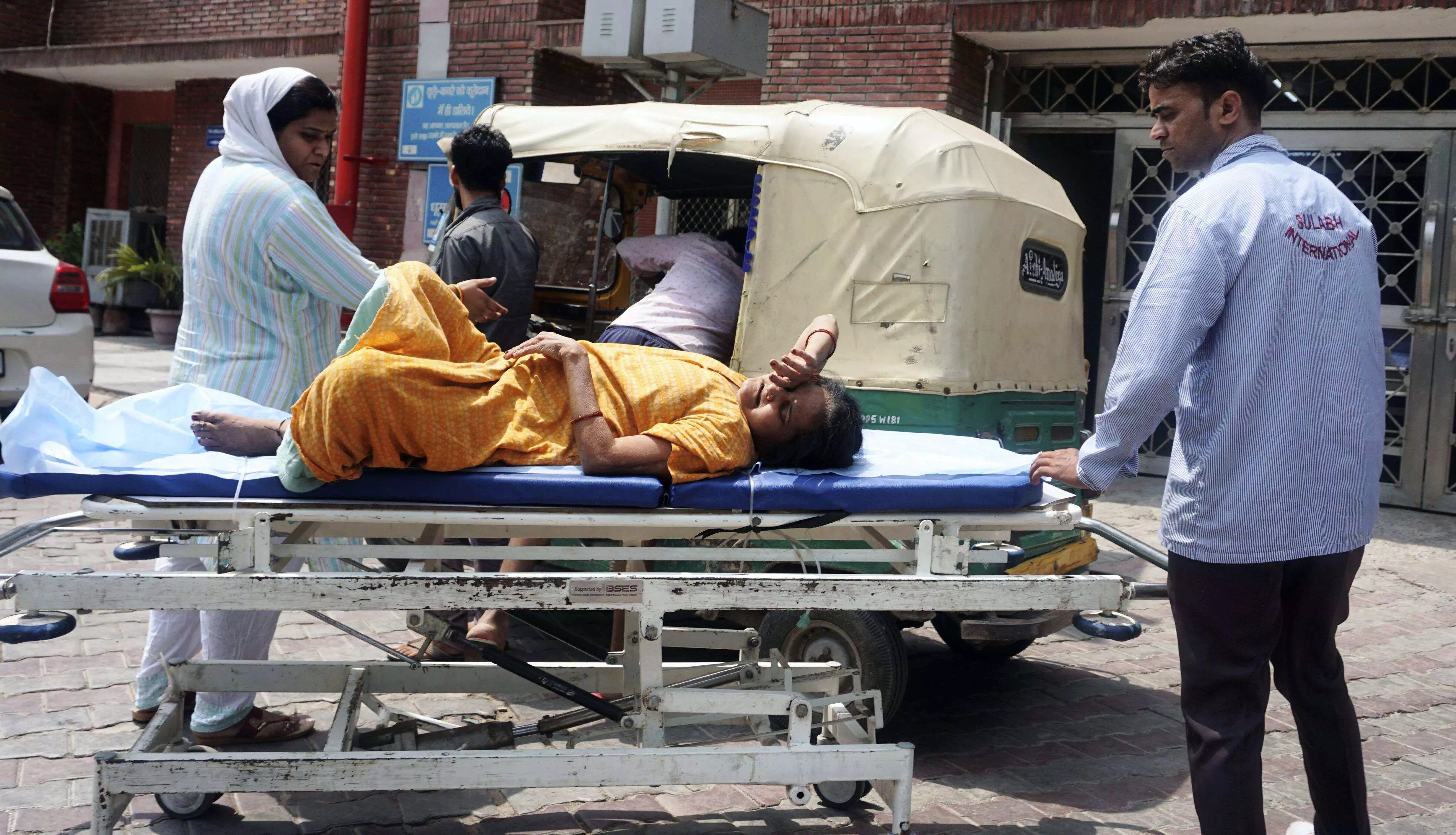 Delhi sees 17 heat-related deaths in 24 hours Delhi sees 17 heat-related deaths in 24 hours