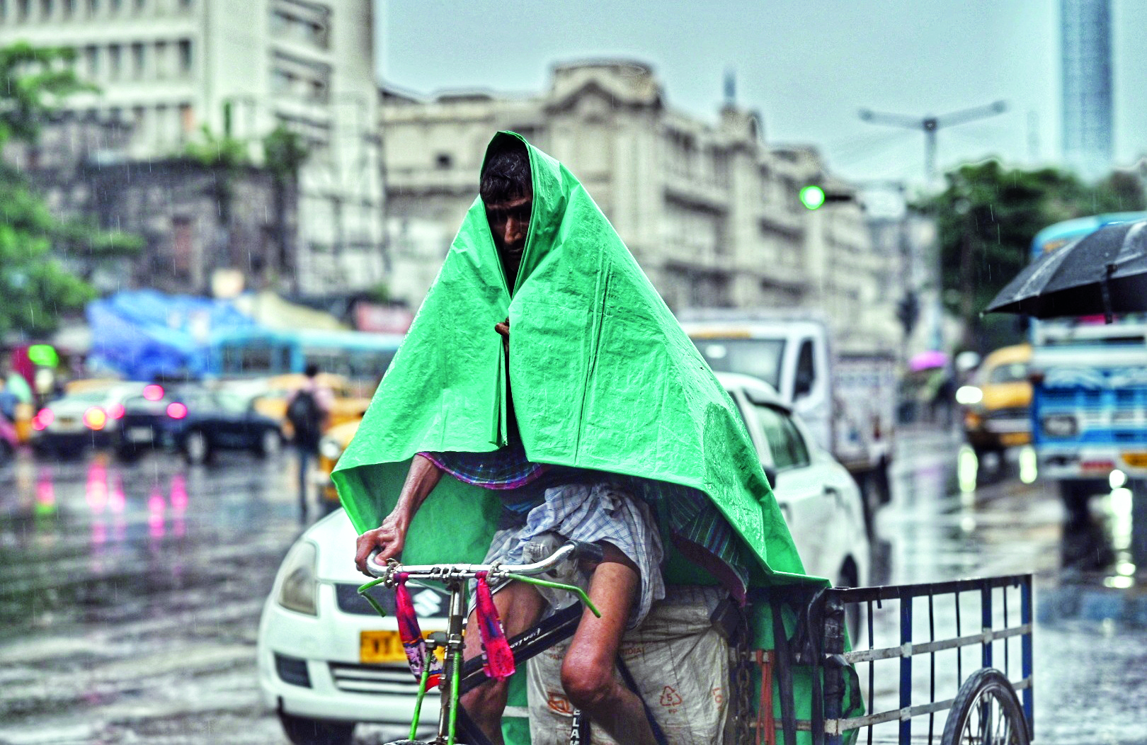 Rainfall brings relief to a sweltering city Rainfall brings relief to a sweltering city