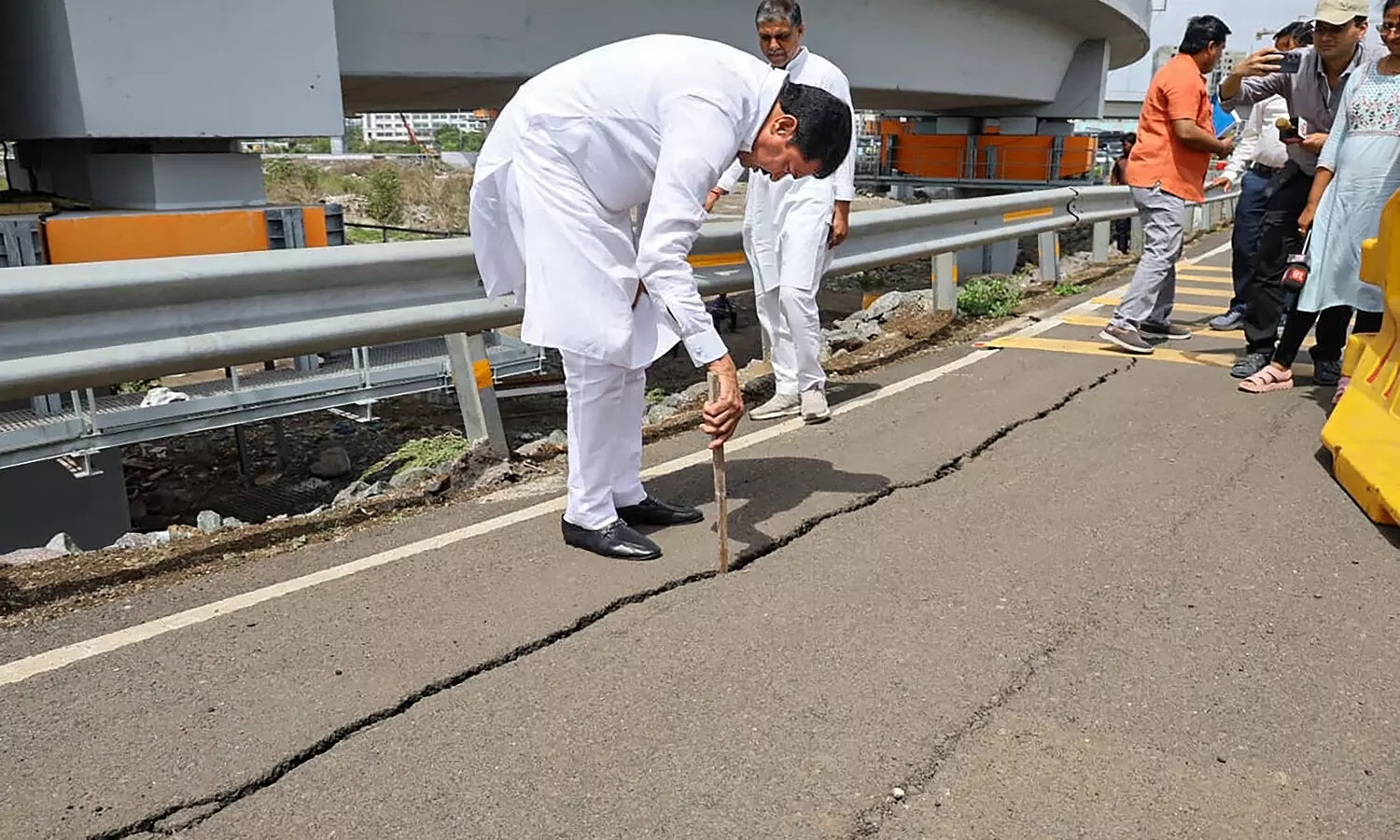 Cracks seen on Atal Setu sea bridge just months after inauguration, alleges Patole; cries corruption