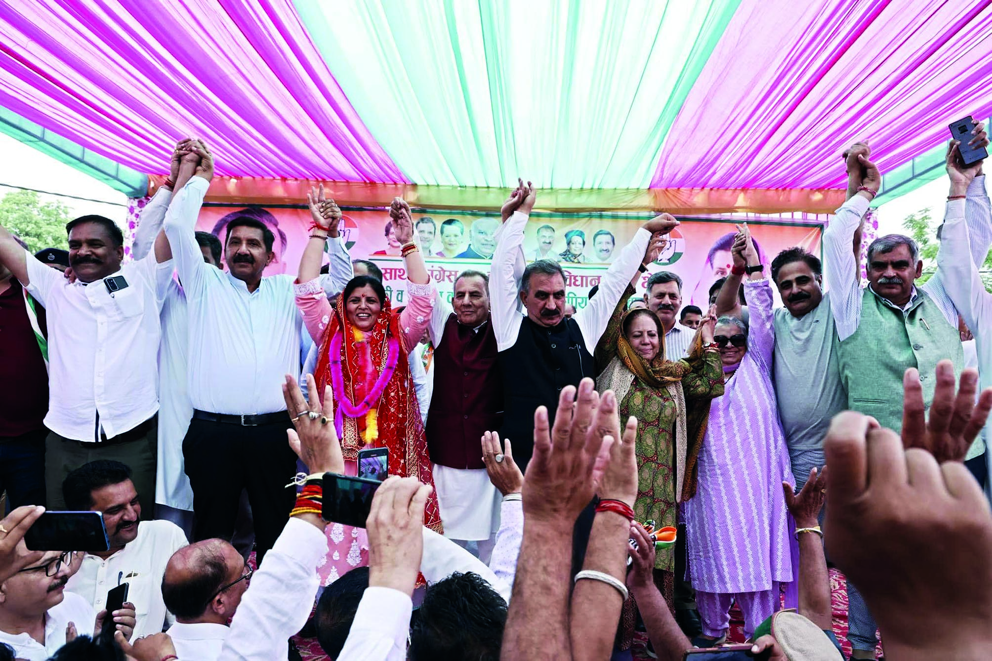 Himachal CM’s wife Kamlesh Thakur files her nomination for Dehra bypoll Himachal CM’s wife Kamlesh Thakur files her nomination for Dehra bypoll