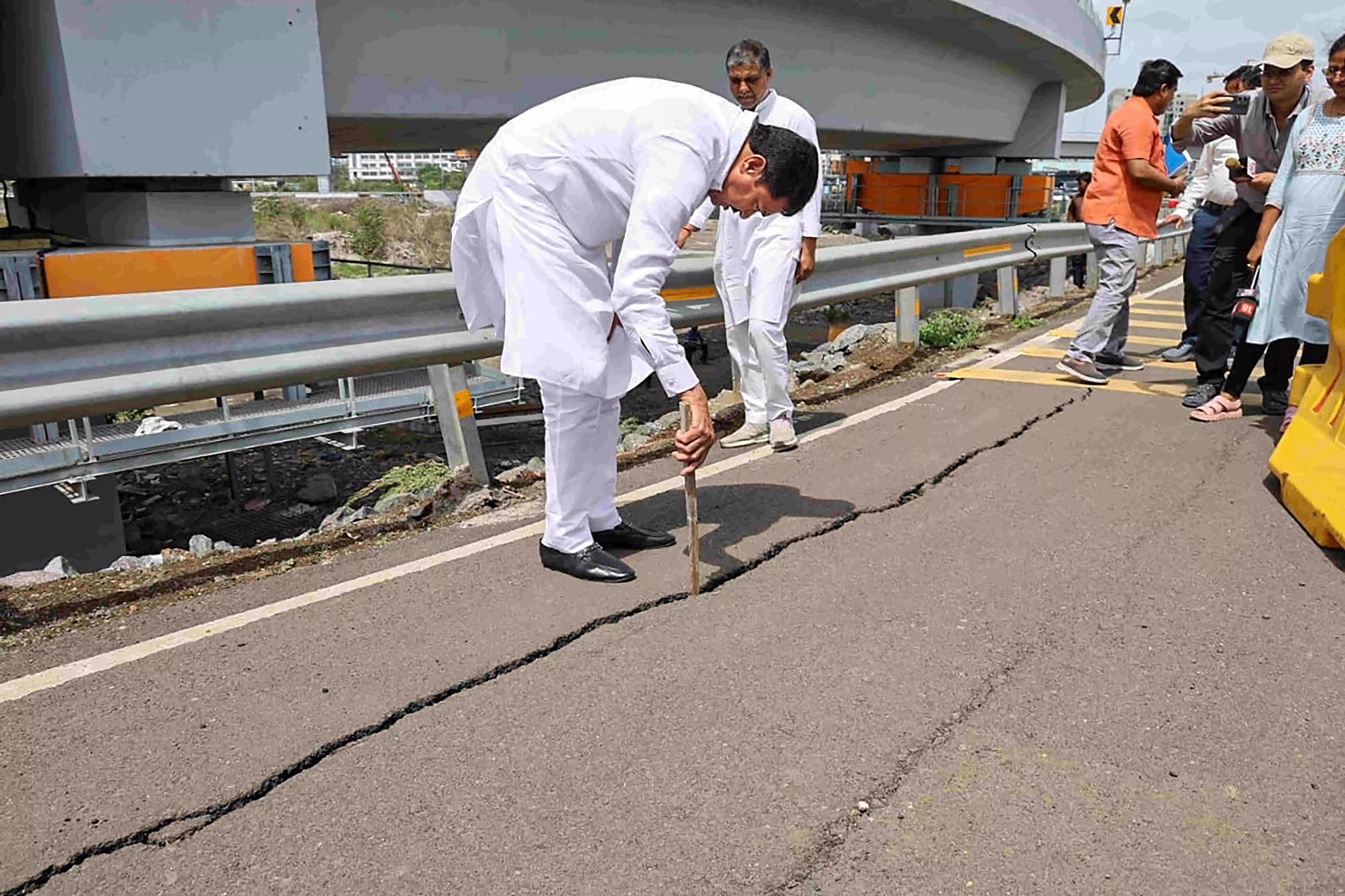 Cracks seen on Atal Setu sea bridge just months after inauguration, alleges Patole; cries corruption