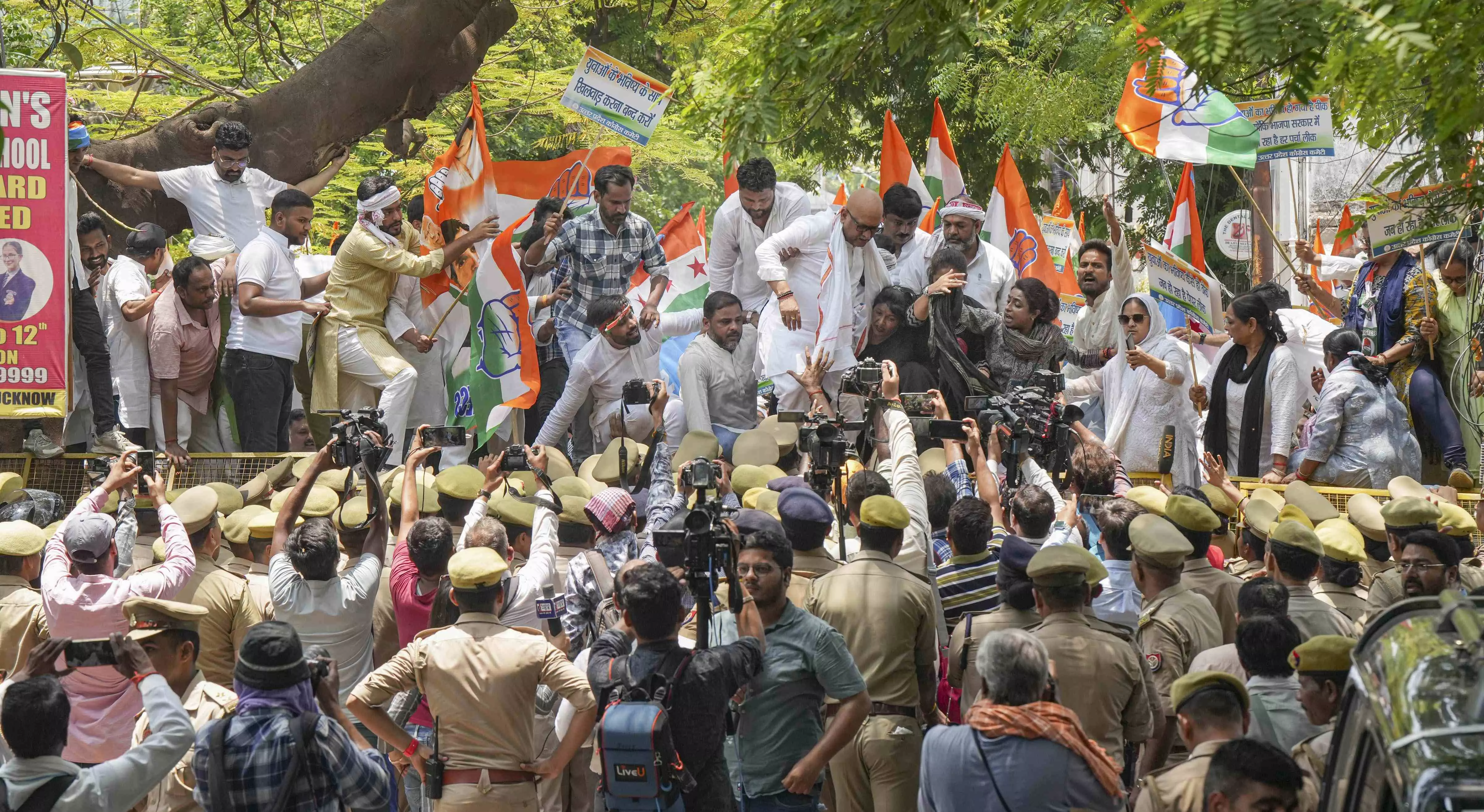 Congress student wing protests NEET issue at Minister Reddys residence Congress student wing protests NEET issue at Minister Reddys residence