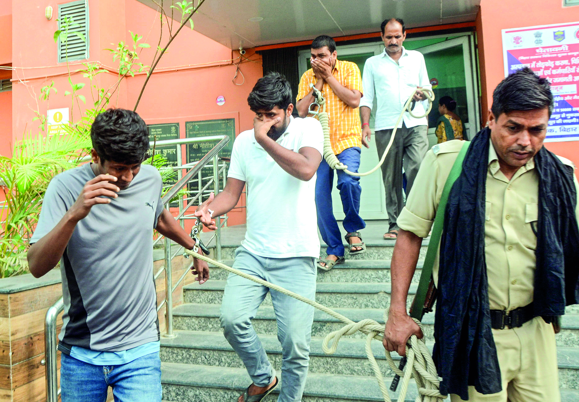 Only 813 of 1,563 candidates appear for NEET-UG retest; CBI takes over probe Only 813 of 1,563 candidates appear for NEET-UG retest; CBI takes over probe