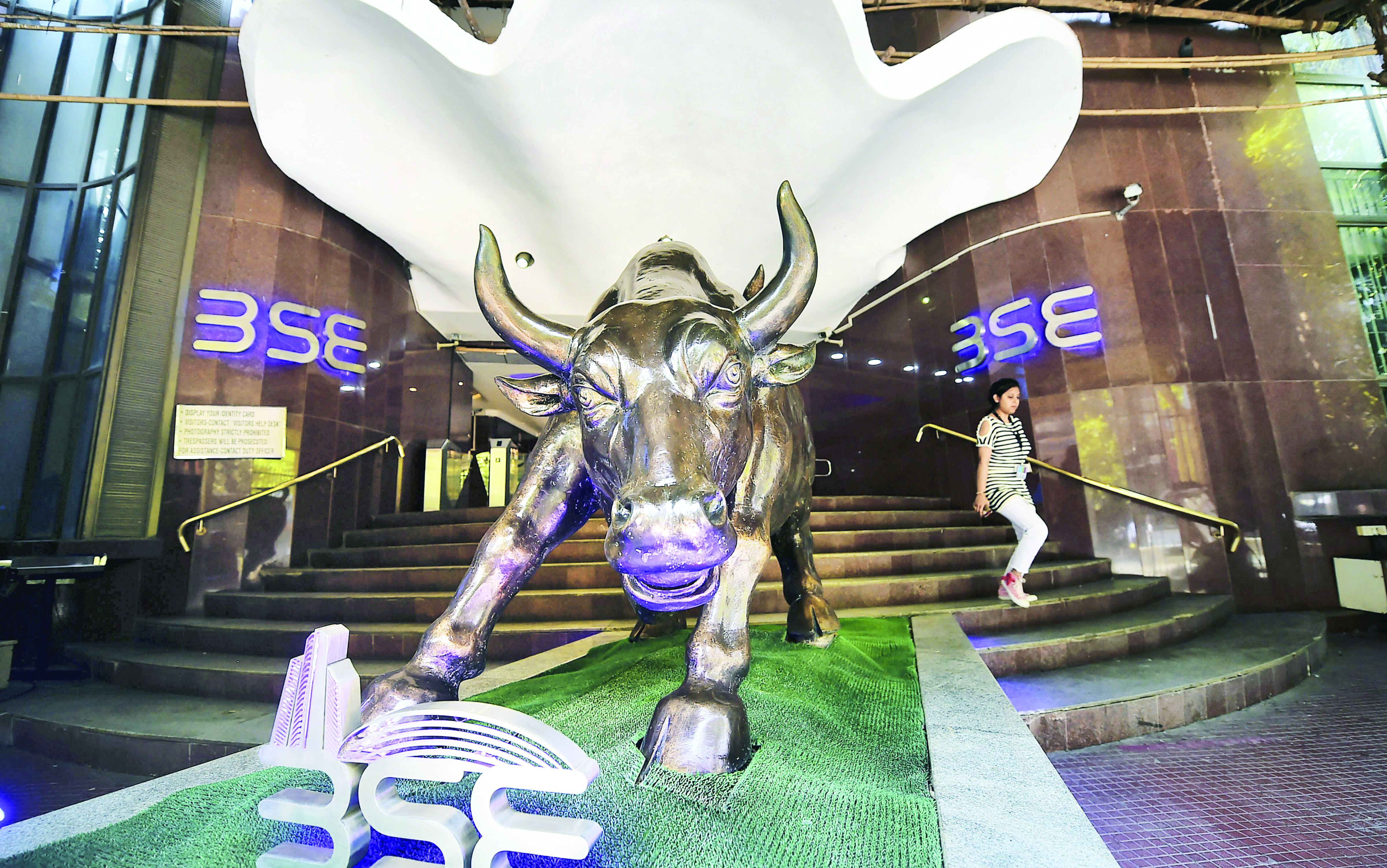 ‘Global trends, foreign investors’ activity to drive mkts this week’