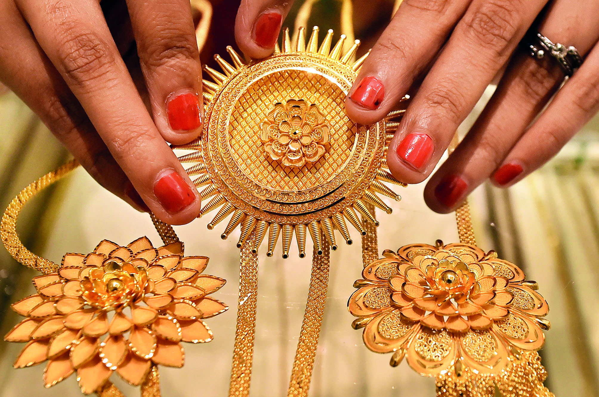 Gold prices decline `120, silver slip `400 Gold prices decline `120, silver slip `400