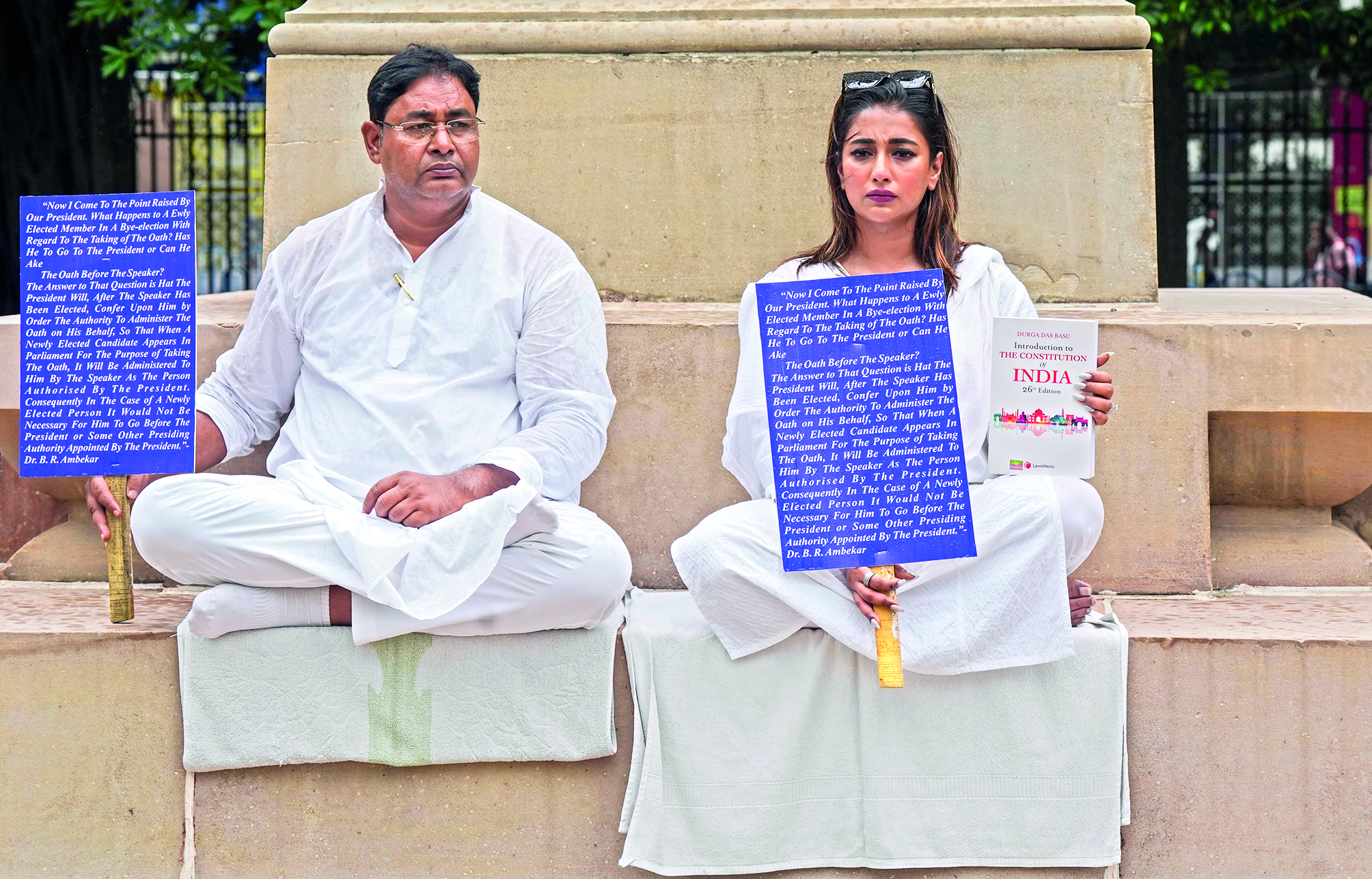 How can Guv stop newly-elected MLAs from taking oath: Mamata How can Guv stop newly-elected MLAs from taking oath: Mamata