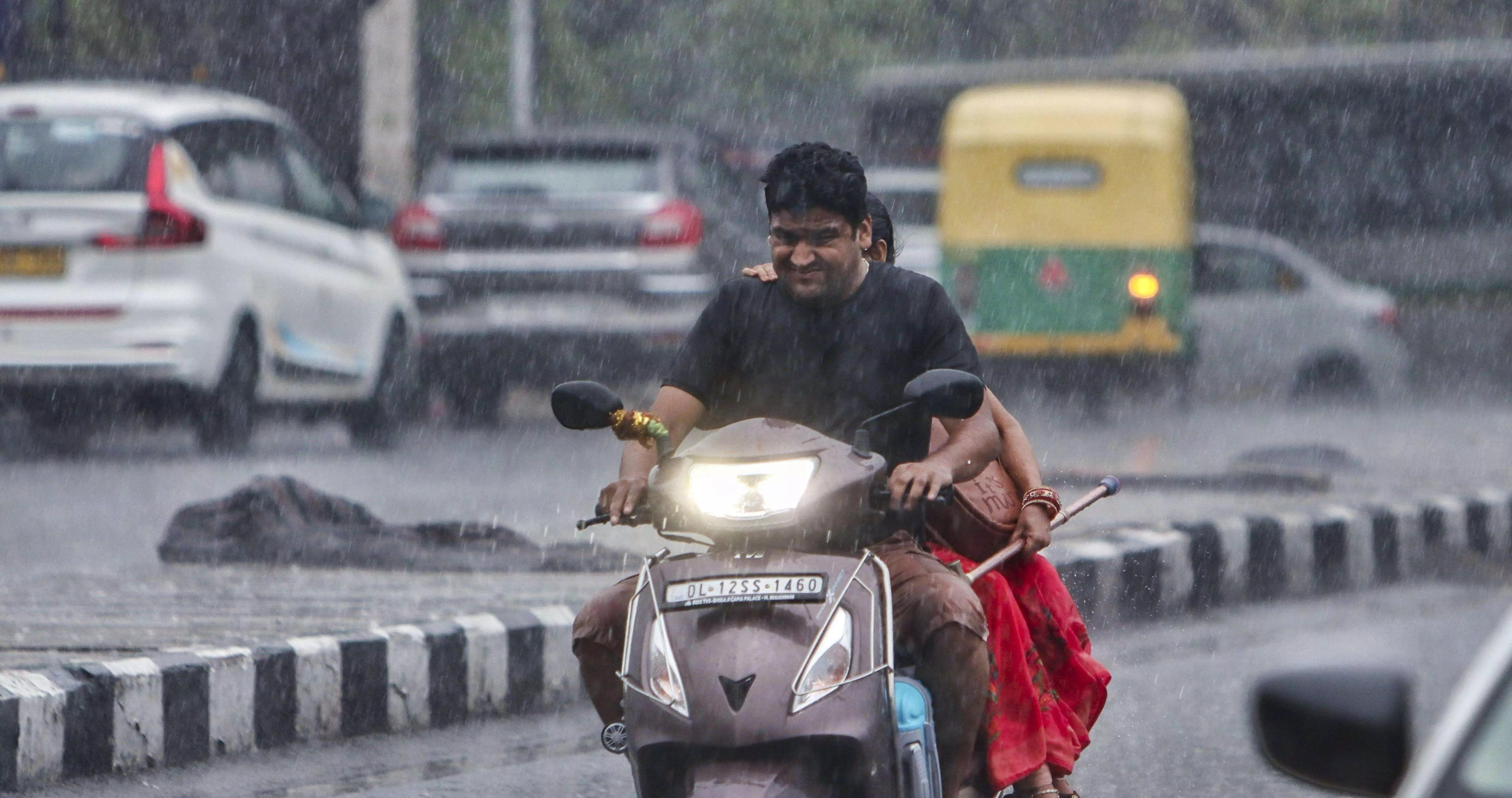 Traffic hit in Delhi due to rains, waterlogging reported in many parts Traffic hit in Delhi due to rains, waterlogging reported in many parts