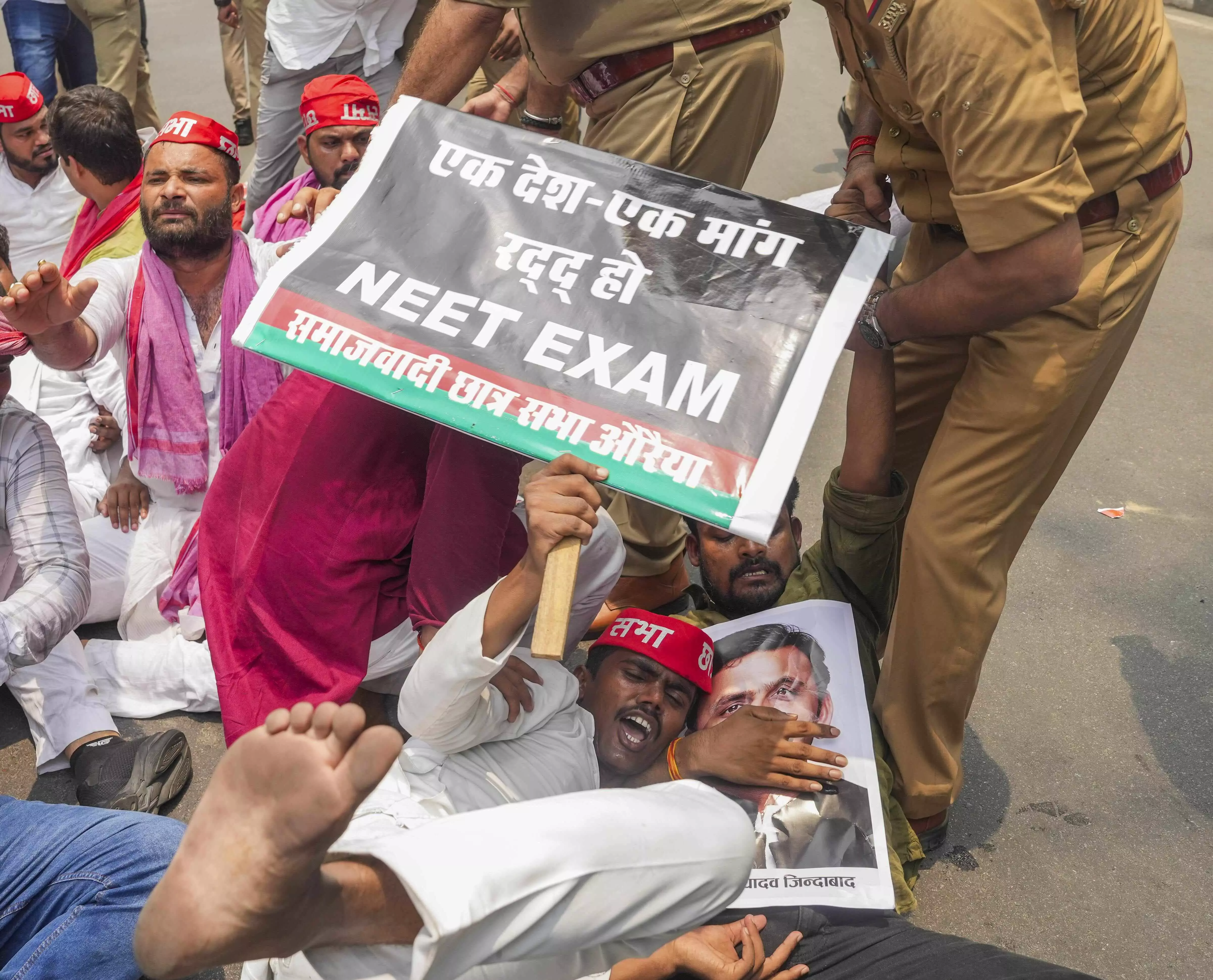 Delhi HC seeks NTA response on NEET candidates out-of-syllabus claim