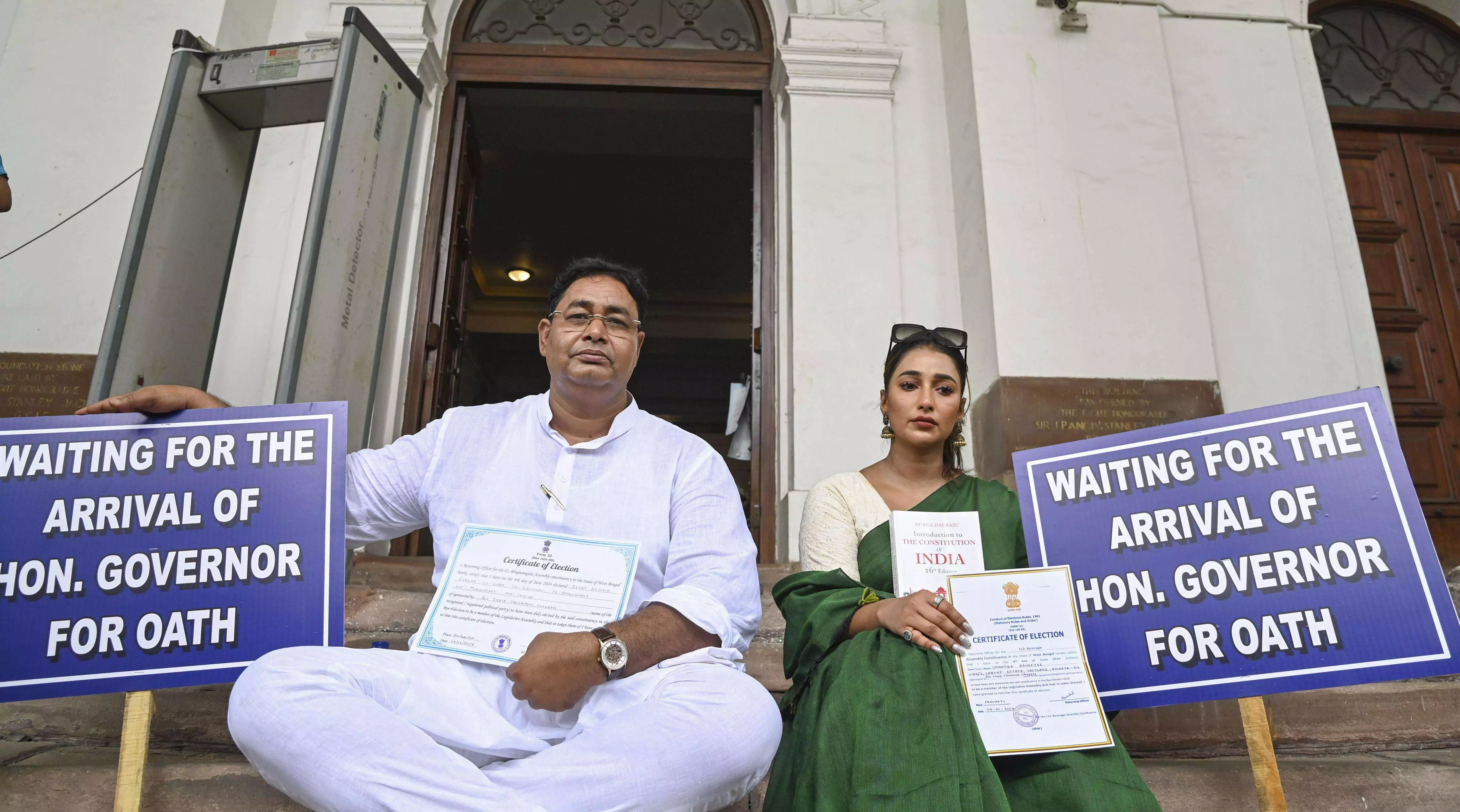 Swearing-in row: TMC MLAs sit on dharna, to write to Guv Bose again Swearing-in row: TMC MLAs sit on dharna, to write to Guv Bose again