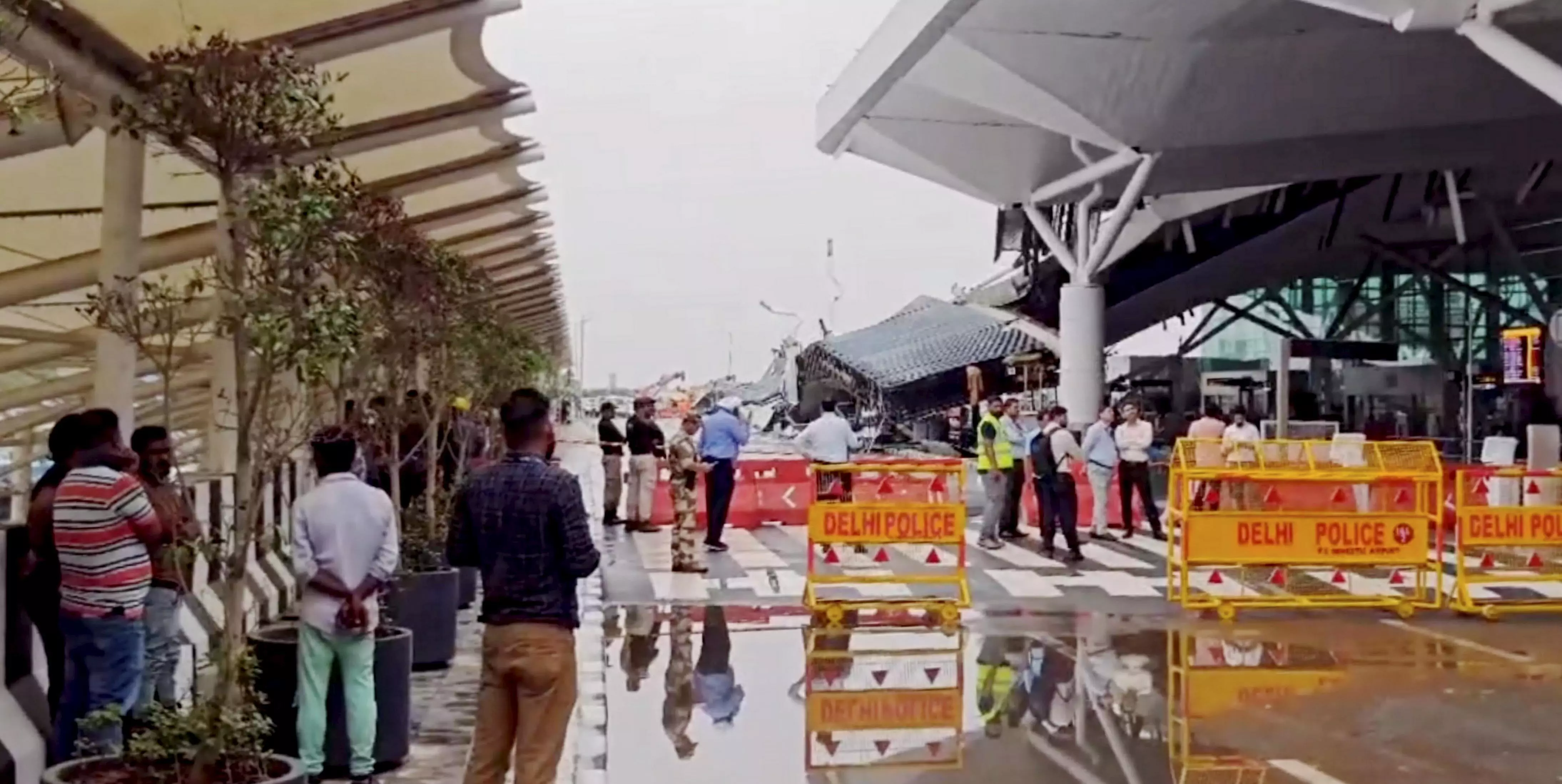 Criminal negligence responsible for shoddy infrastructure: Cong on Delhi airport roof collapse Criminal negligence responsible for shoddy infrastructure: Cong on Delhi airport roof collapse
