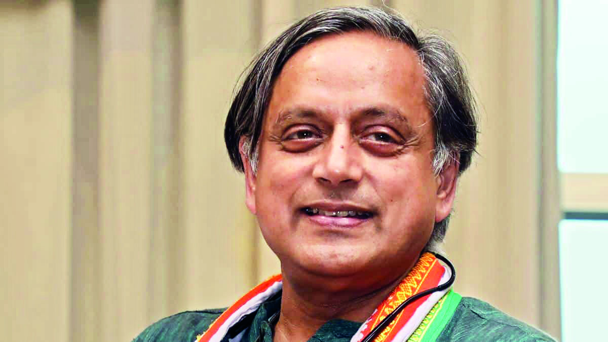 Rolled up trousers, shoes in hands; how MPs attended Parl as rains flood Lutyens’ Delhi Rolled up trousers, shoes in hands; how MPs attended Parl as rains flood Lutyens’ Delhi