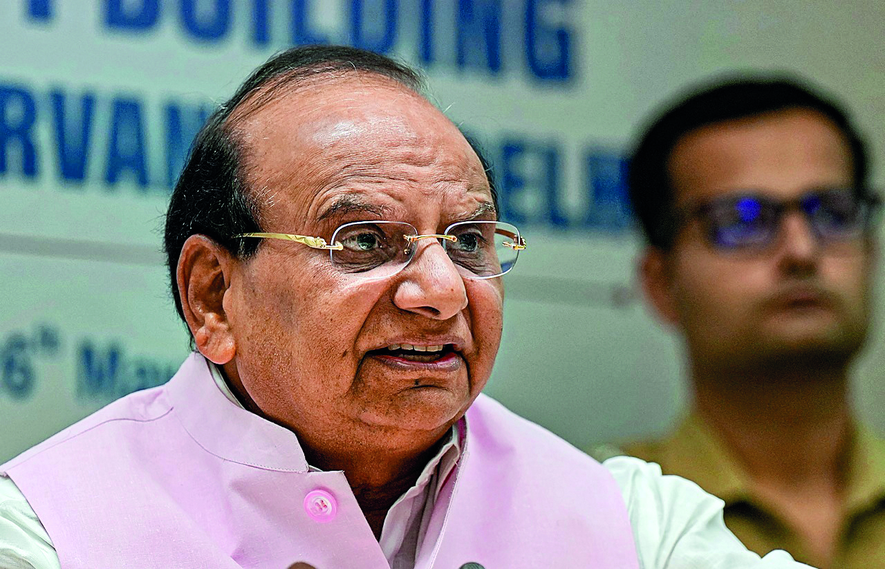 L-G holds emergency meet, officials’ leave cancelled; govt to set up 24-hr control room L-G holds emergency meet, officials’ leave cancelled; govt to set up 24-hr control room