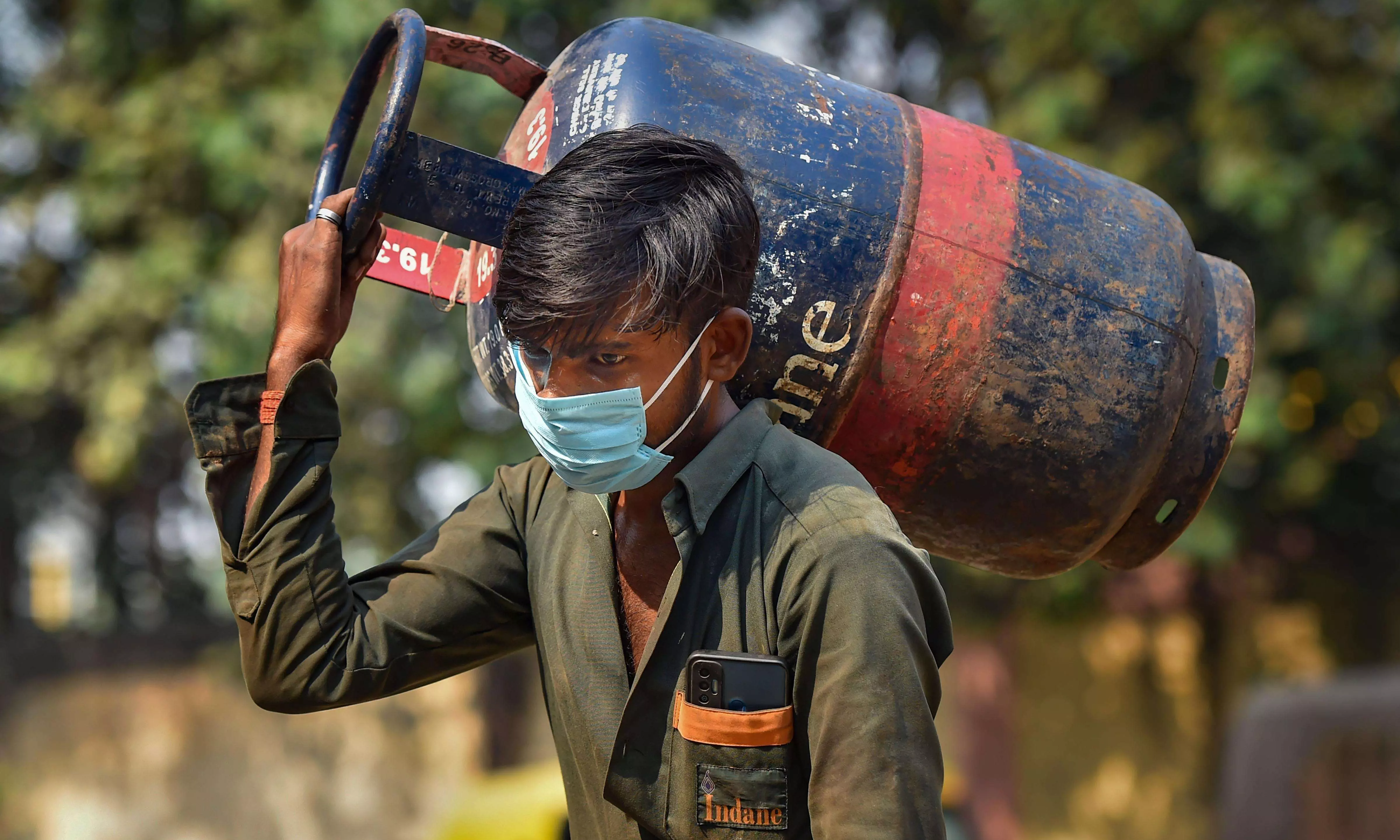 ATF price hiked 1.2%, commercial LPG cut by Rs 30 ATF price hiked 1.2%, commercial LPG cut by Rs 30