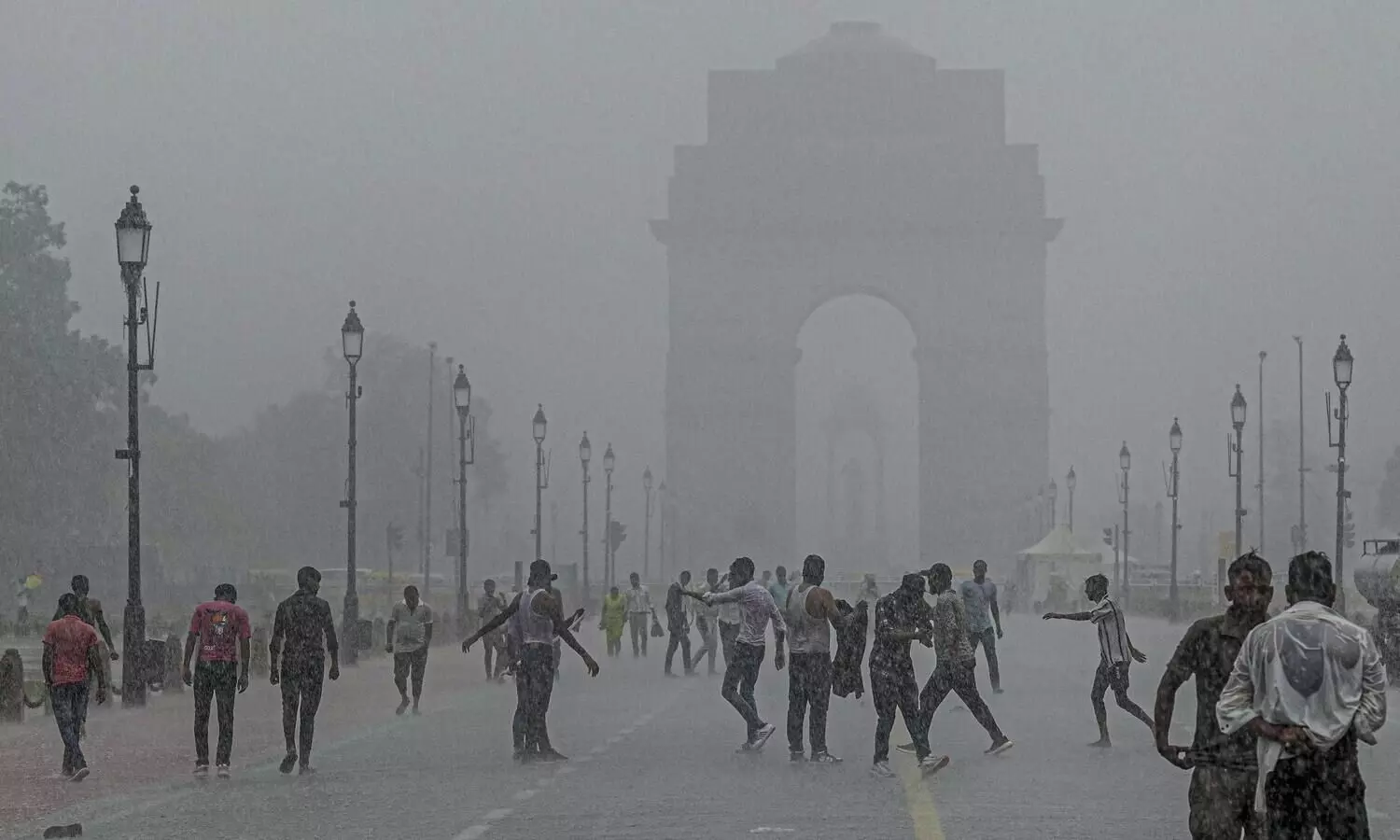 Delhi receives light rains, minimum temperature 29 deg C