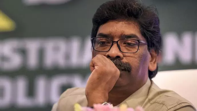 Champai Soren resigns as Jharkhand CM, Hemant stakes claim to form govt Champai Soren resigns as Jharkhand CM, Hemant stakes claim to form govt