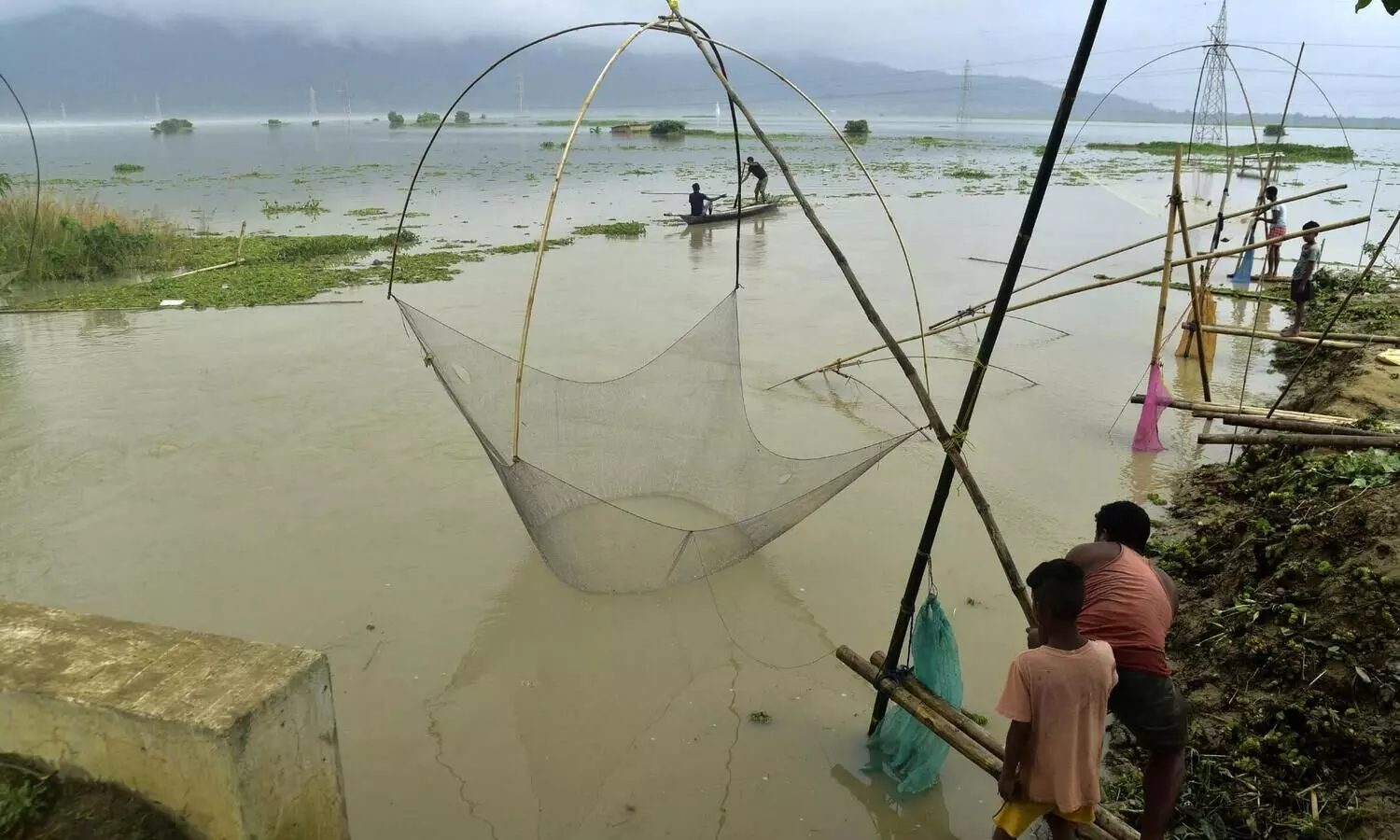 Assam flood situation deteriorates, 16.50 lakh people affected in 29 districts