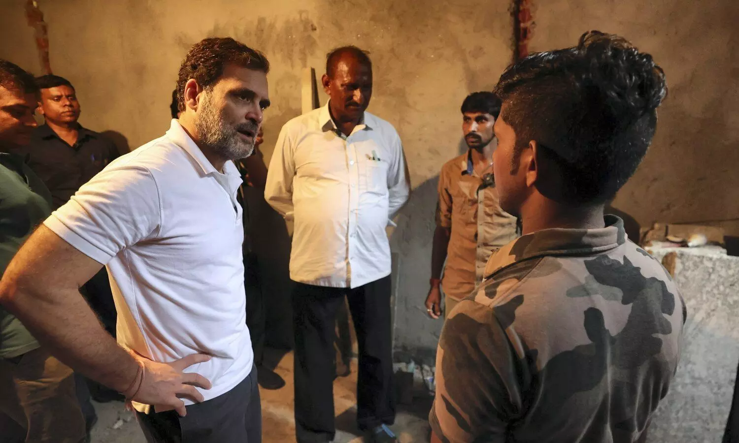 Rahul Gandhi meets labourers, says its his lifes mission to ensure respect for such workers