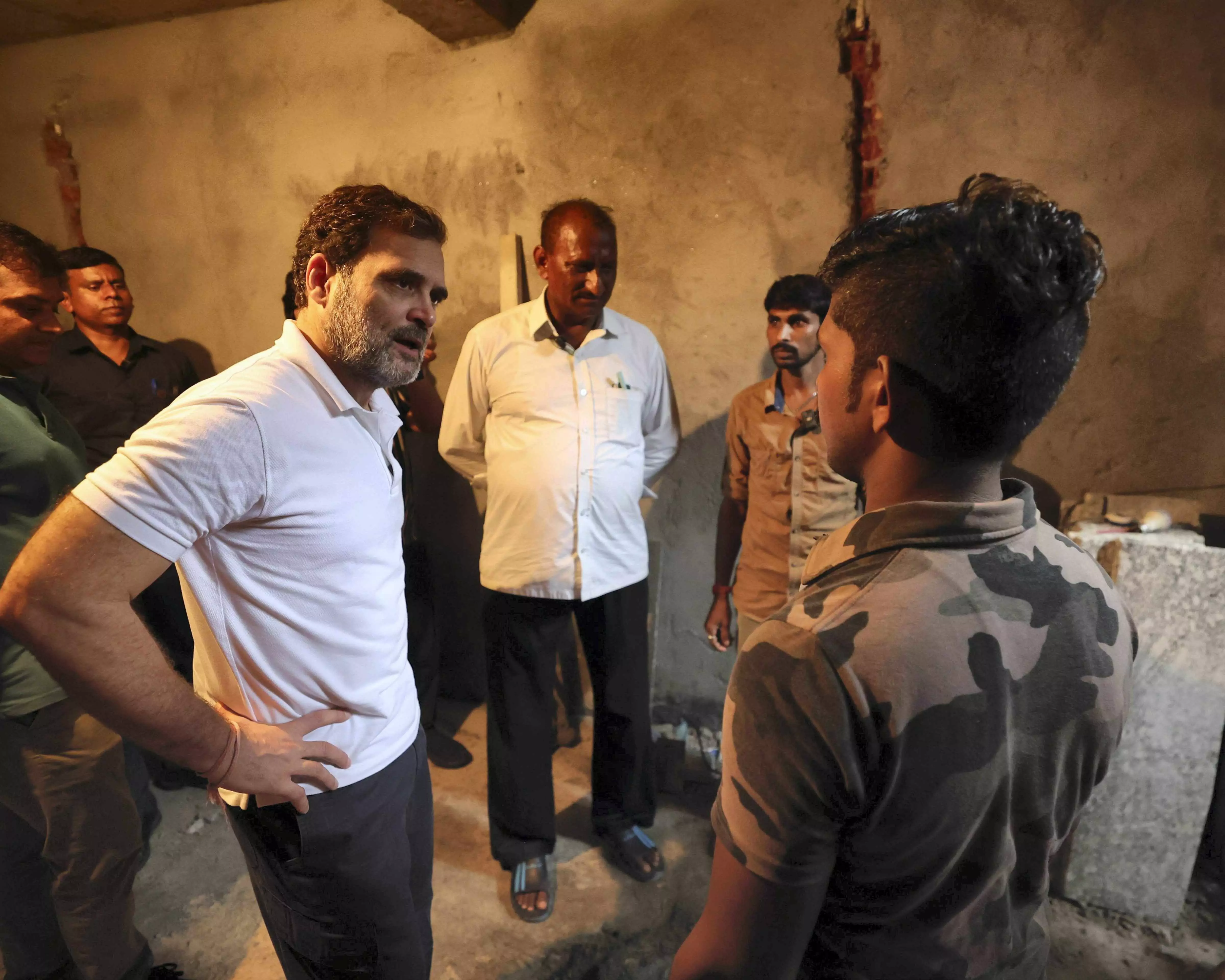 Rahul Gandhi meets labourers, says its his lifes mission to ensure respect for such workers