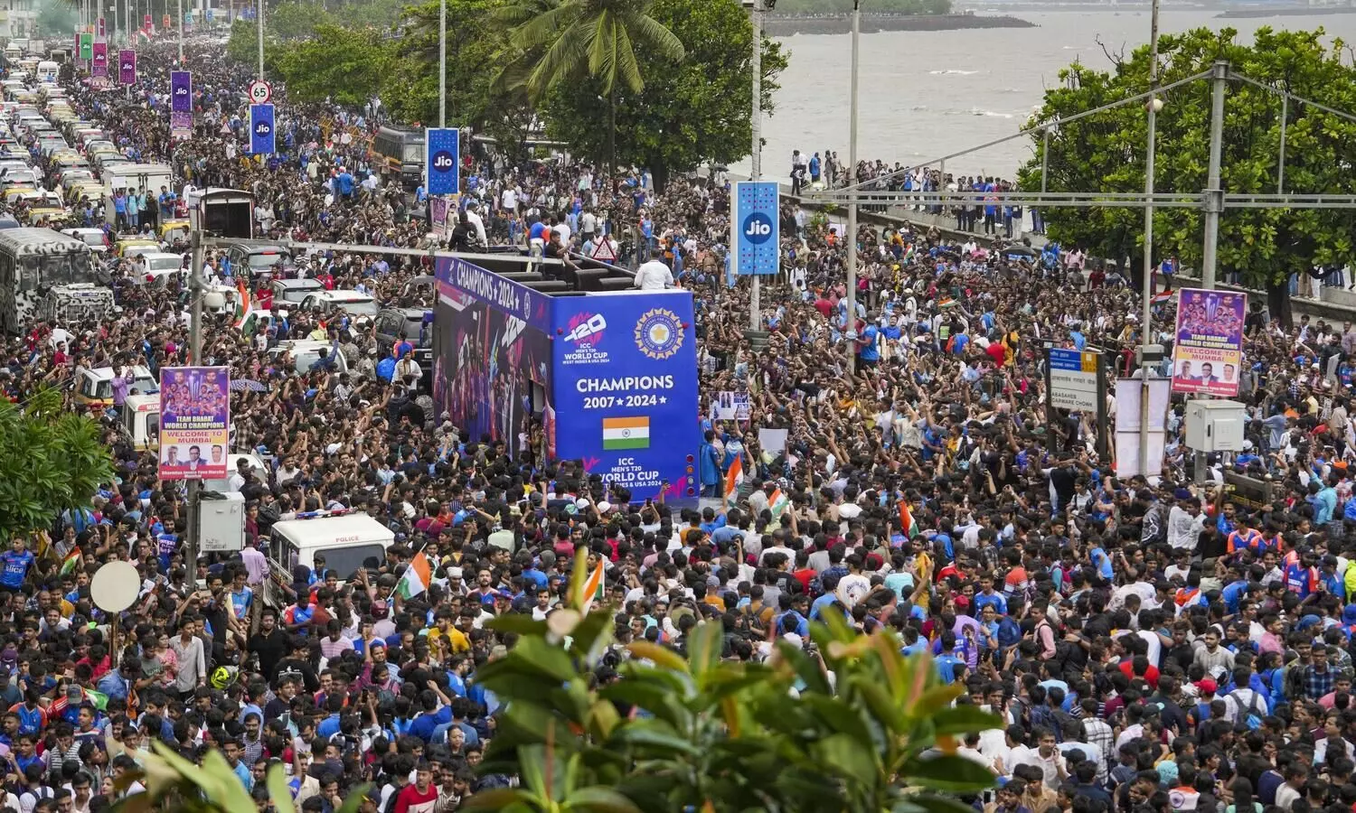 11 taken to hospitals as sea of fans joins Team India’s victory parade in Mumbai
