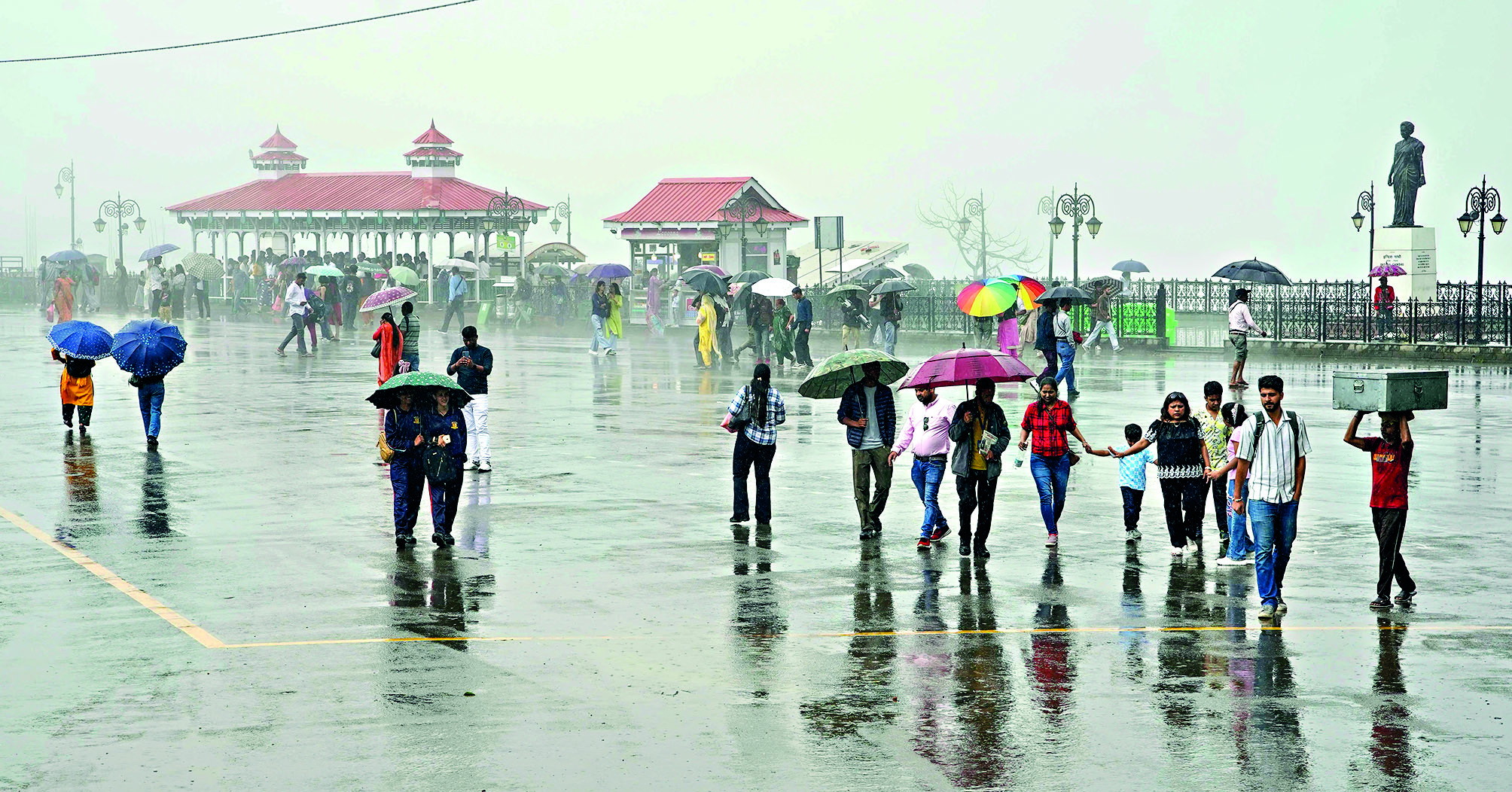 Rain lashes parts of Himachal Pradesh, 64 roads shut