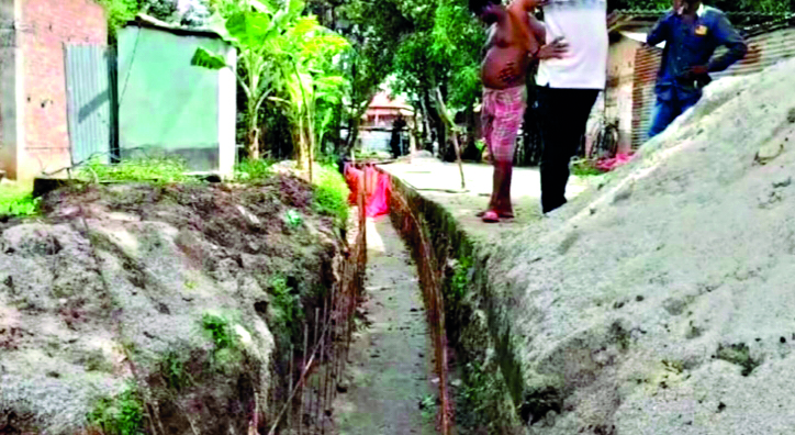 South Dinajpur: Tension rises as BJP Block President allegedly halts drainage construction in Salash