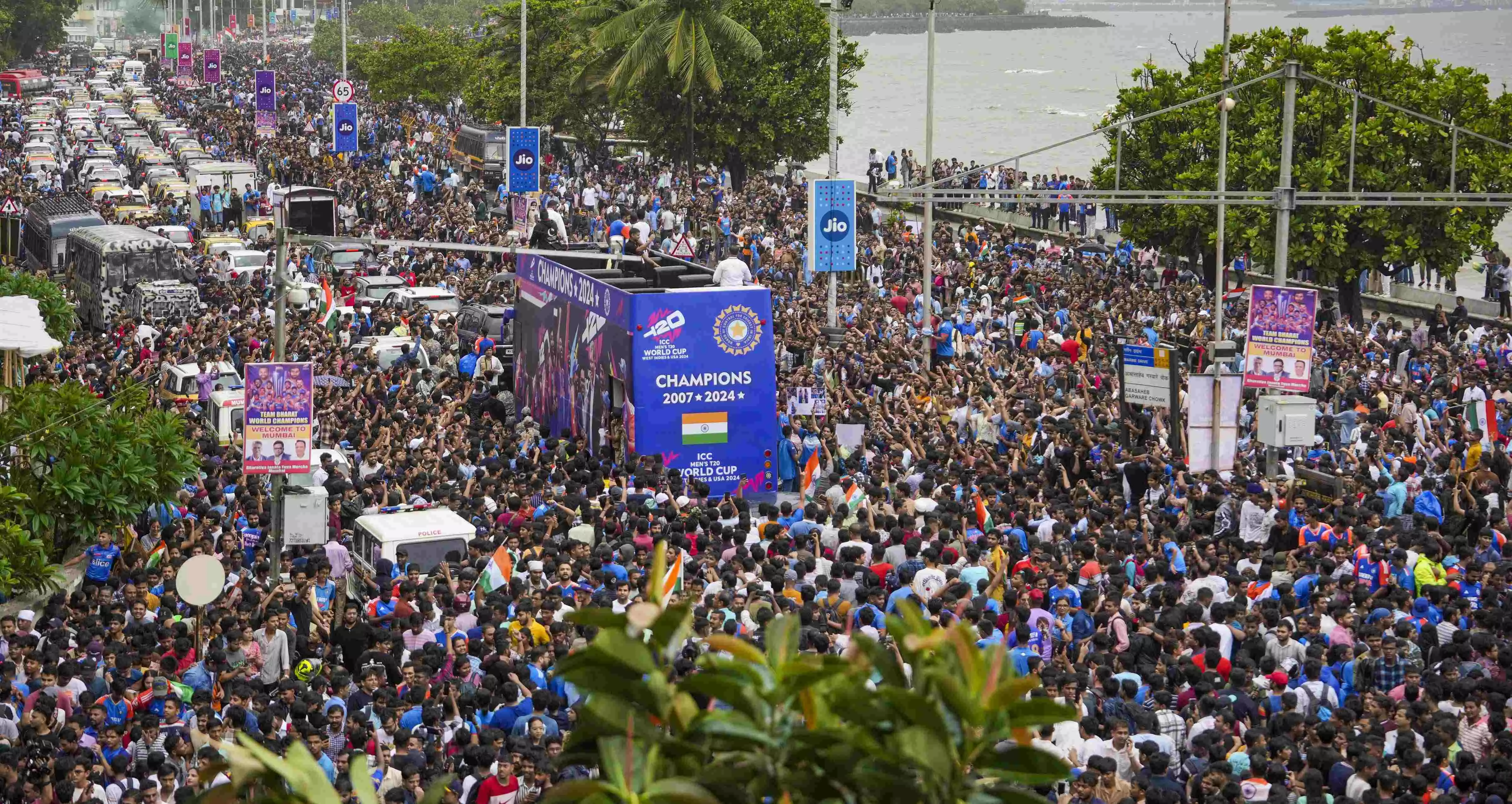 11 taken to hospitals as sea of fans joins Team India’s victory parade in Mumbai