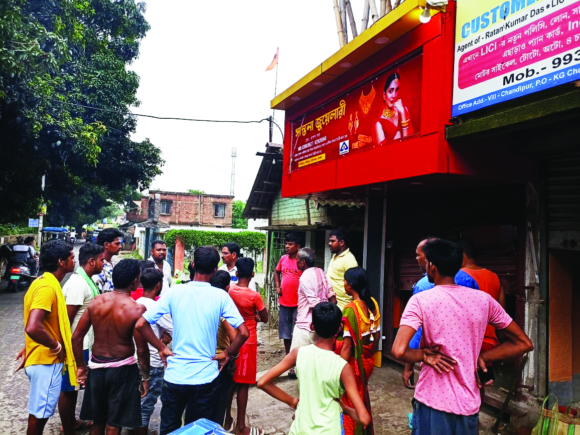 Malda: Robbery in jewellry shop, gold silver worth Rs 2 lakh looted