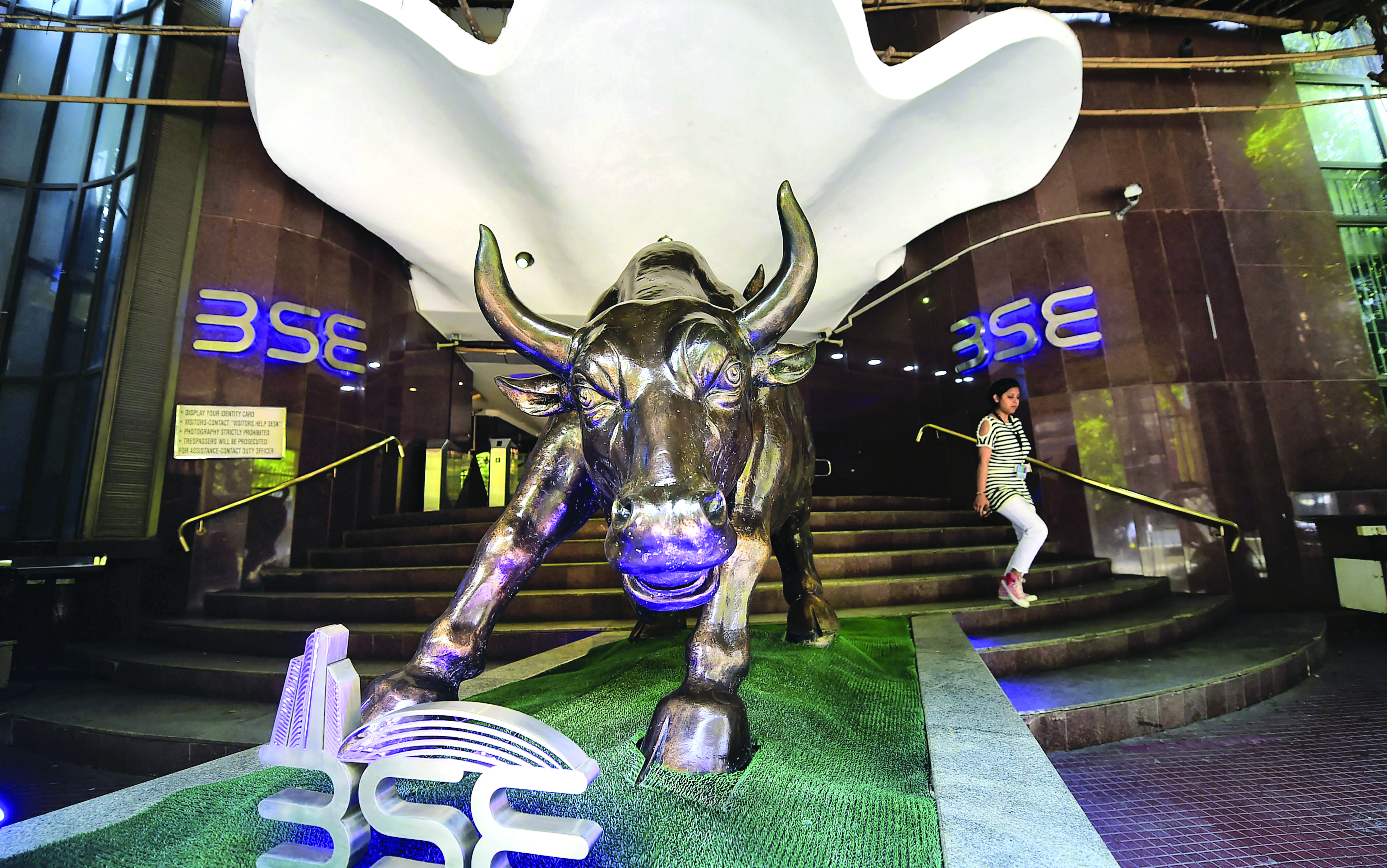 Global trends, TCS & HCL Tech earnings   to guide markets this week, say analysts