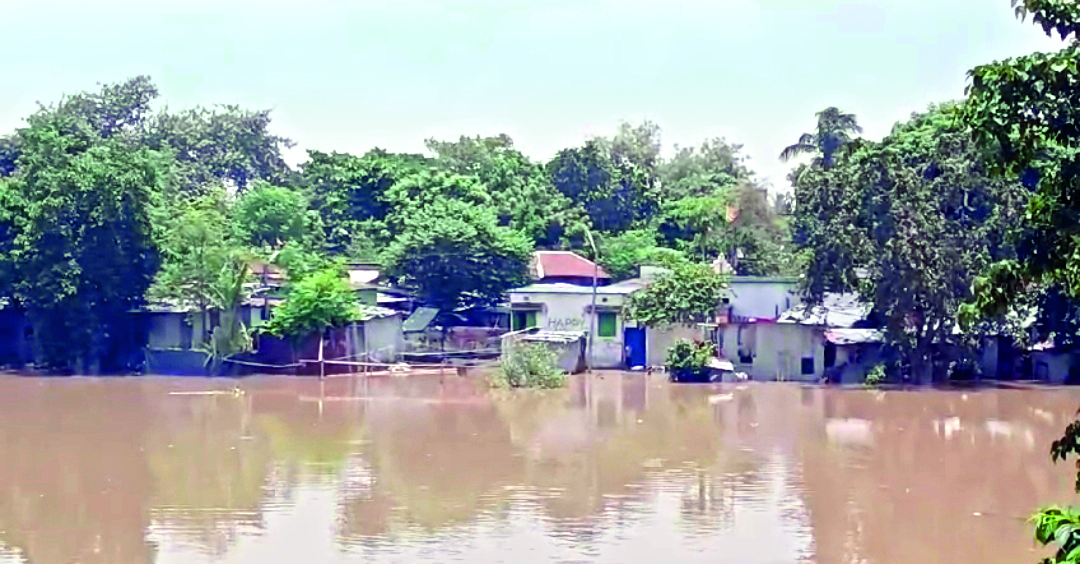 Several areas of Balurghat and Gangarampur inundated