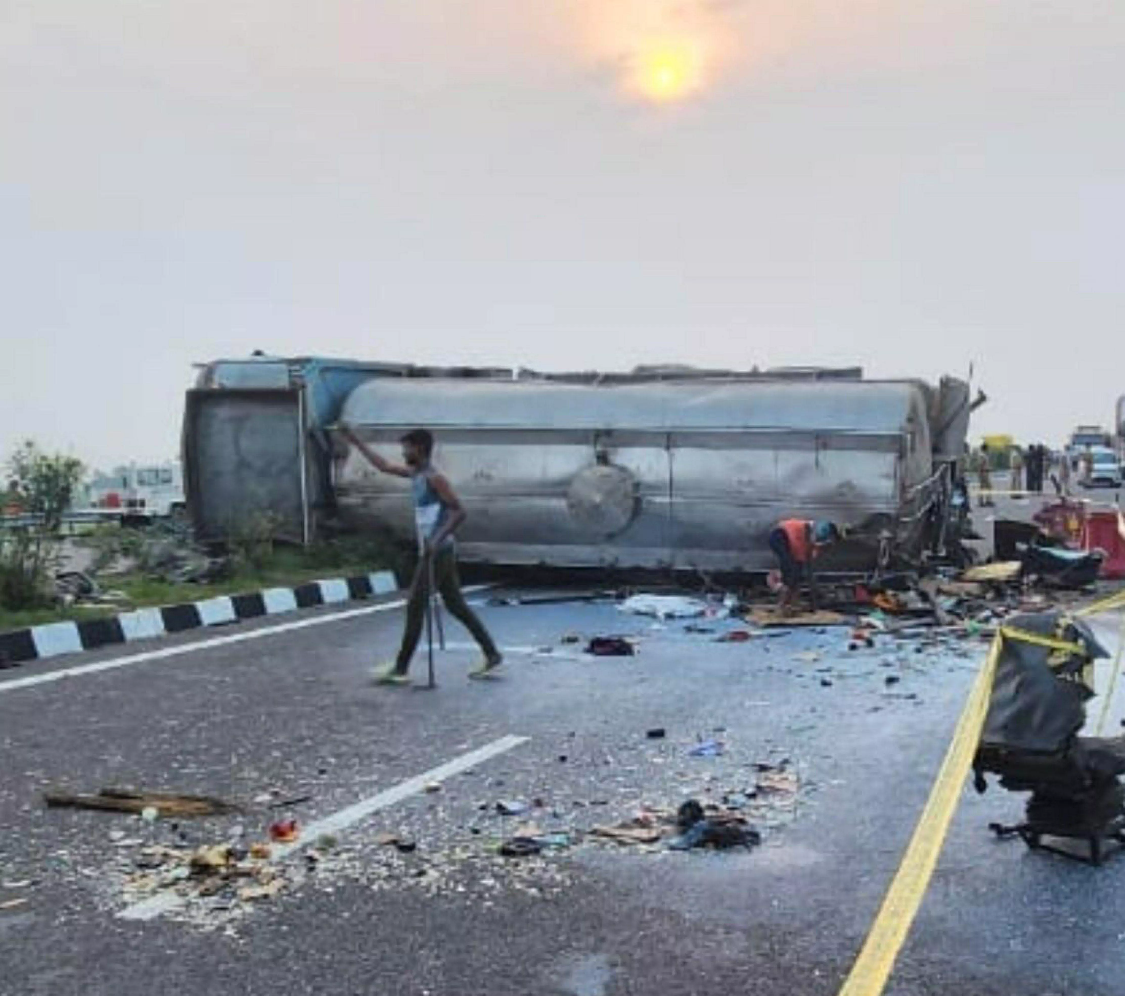 18 killed, 19 injured as bus hits milk tanker in UPs Unnao