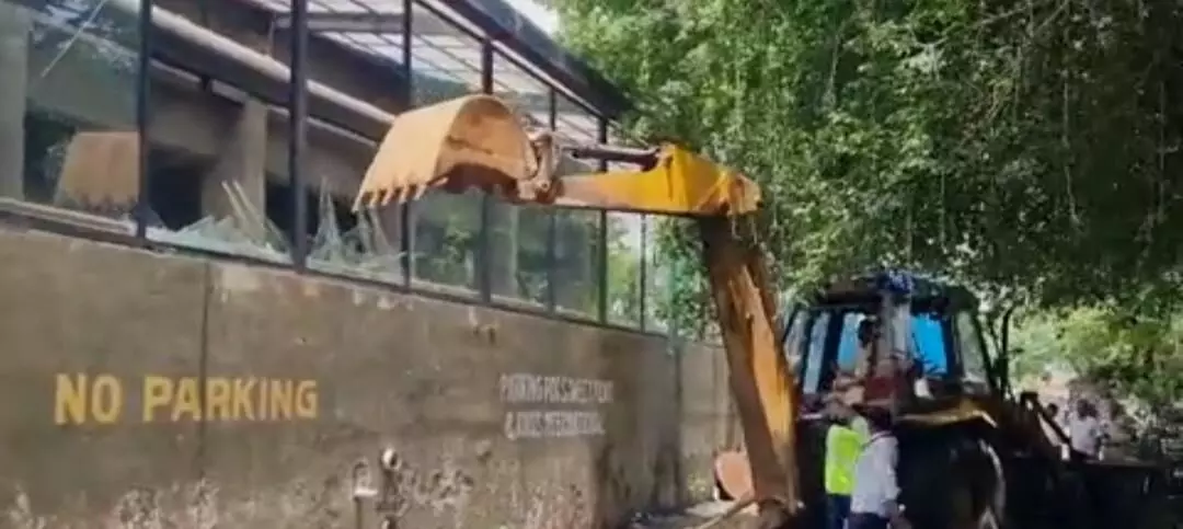 BMC demolishes illegal alterations at bar visited by BMW hit-and-run accused BMC demolishes illegal alterations at bar visited by BMW hit-and-run accused