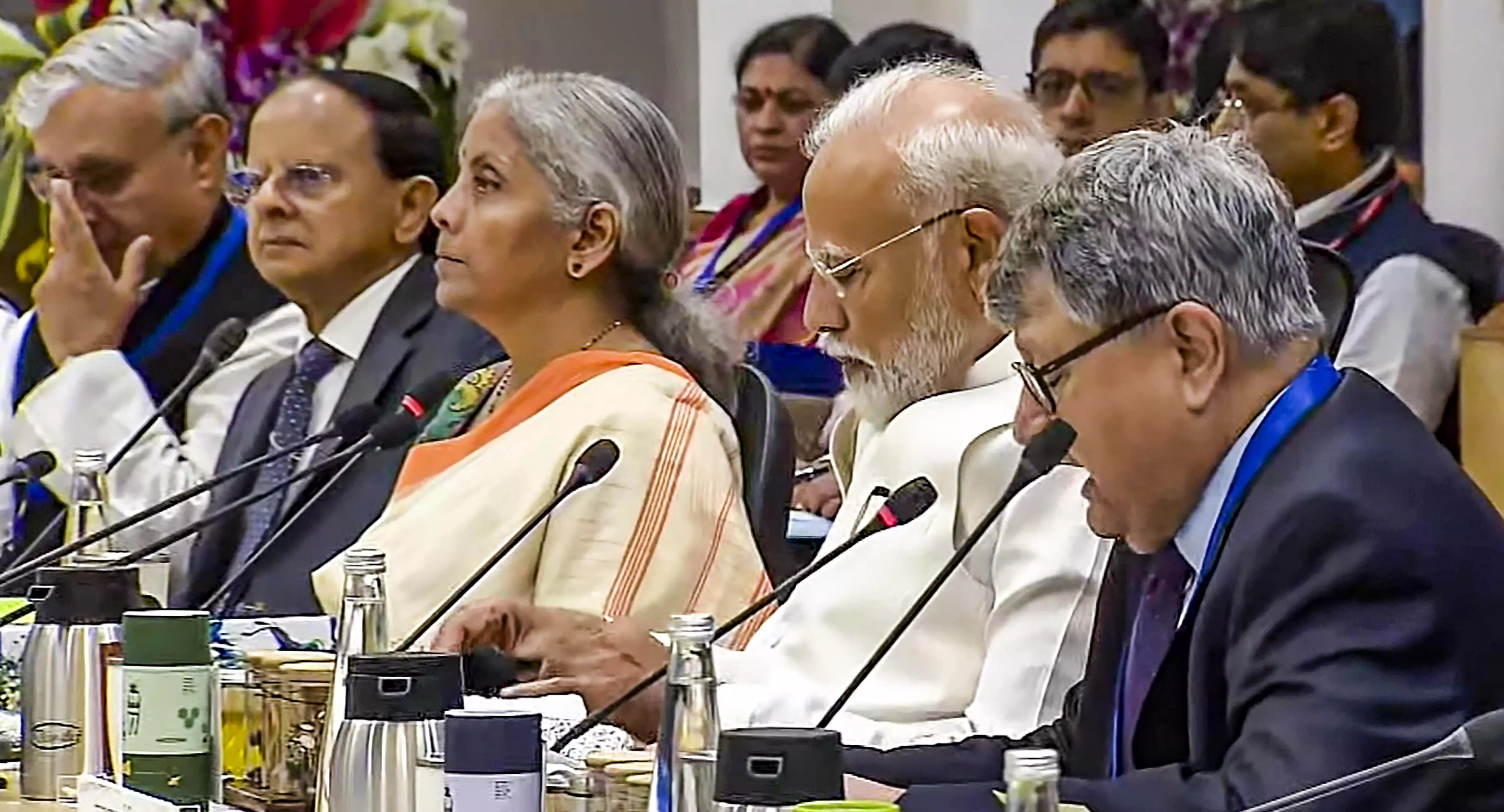 PM Modi meets economists ahead of Budget for 2024-25 PM Modi meets economists ahead of Budget for 2024-25