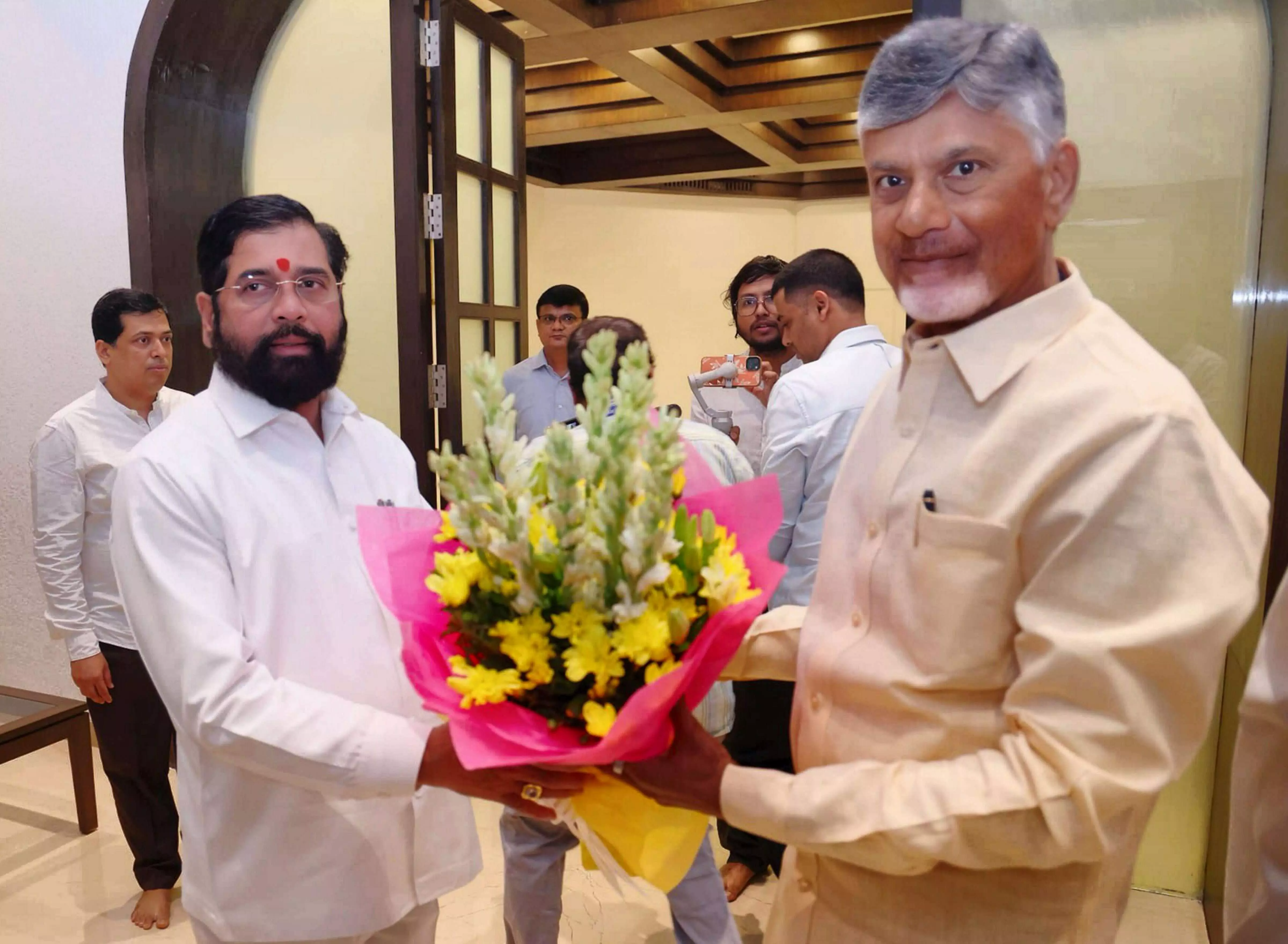 Andhra CM Naidu meets Shinde, discusses politics, cooperation