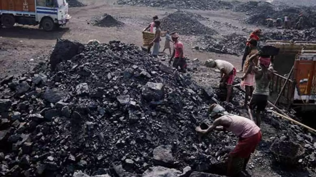 Three die of asphyxiation at illegal coal mine in Gujarat