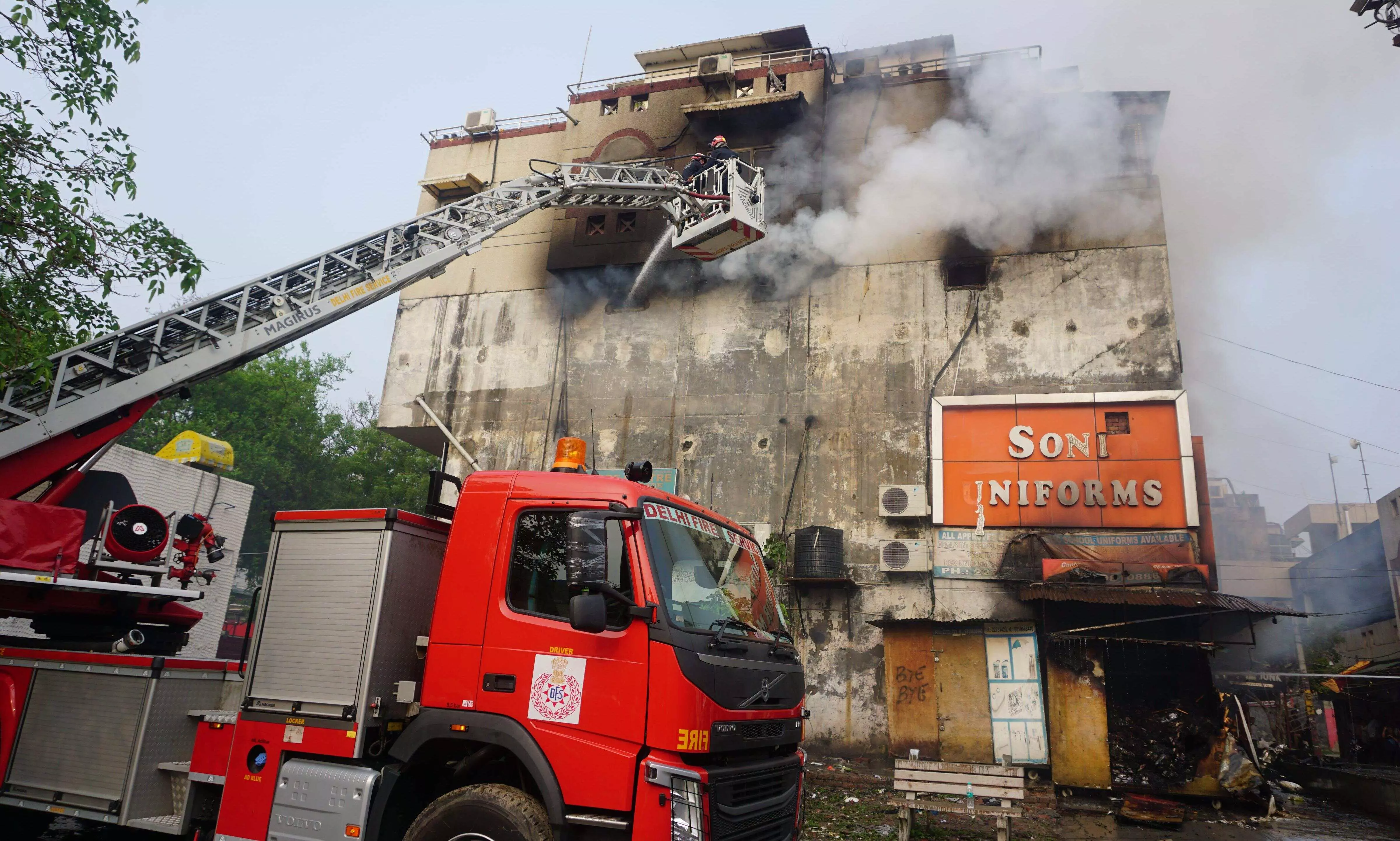Massive fire at cafe in Delhis Mayur Vihar, adjoining shops gutted