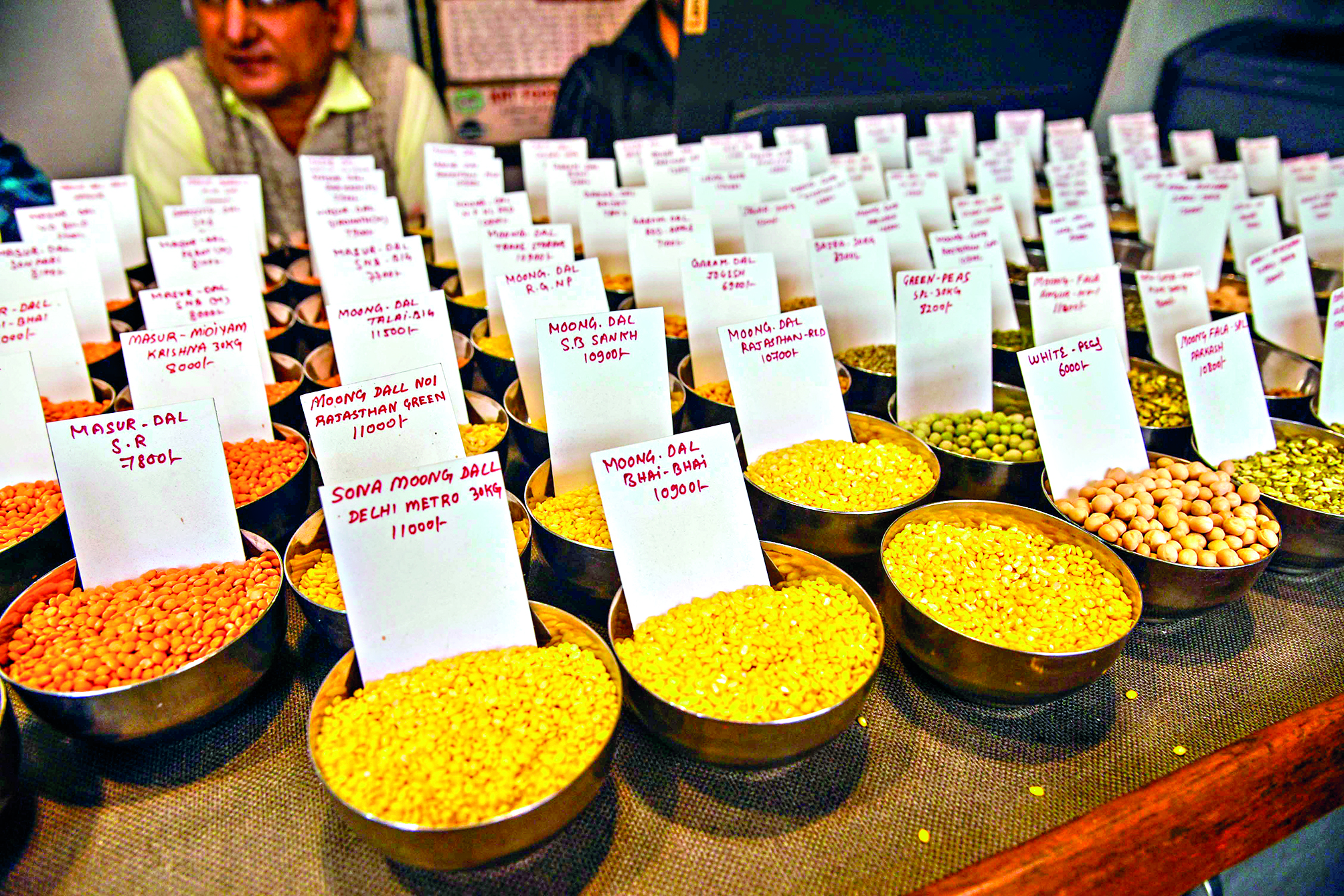 Govt asks retailers to cut profit margins on pulses, pass on lower wholesale rates Govt asks retailers to cut profit margins on pulses, pass on lower wholesale rates
