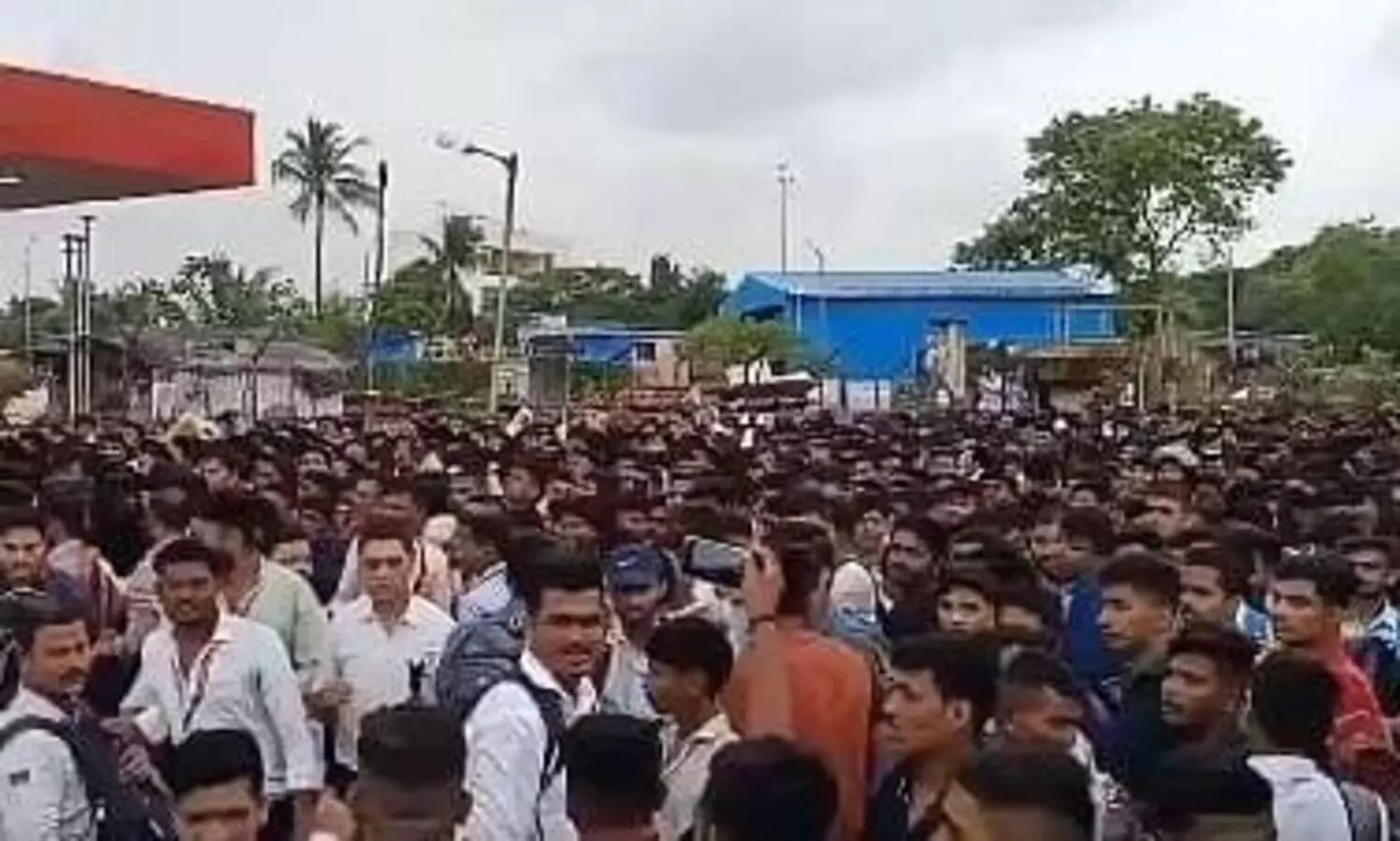Stampede-like situation near Mumbai airport as thousands turn up for job vacancies