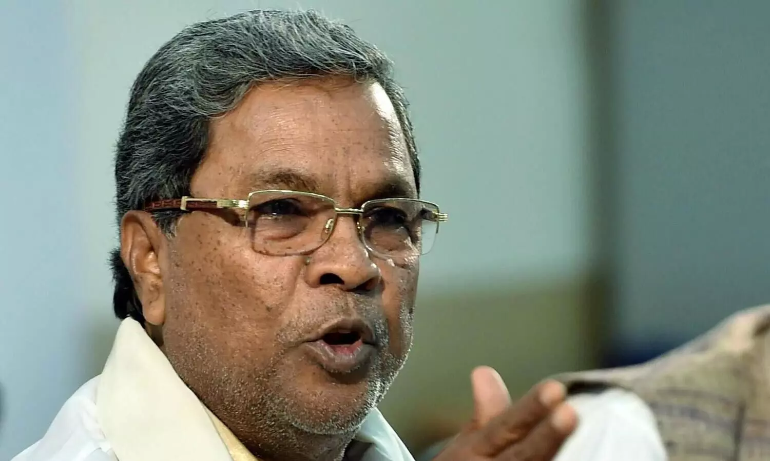 Siddaramaiah deletes 100% Kannadiga reservation message, posts new one