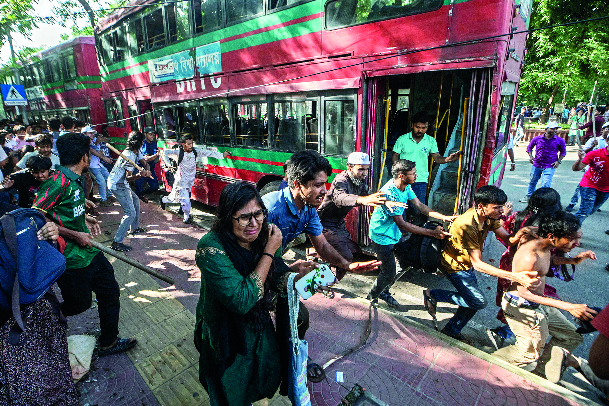 Dhaka University closed indefinitely amid violence Dhaka University closed indefinitely amid violence