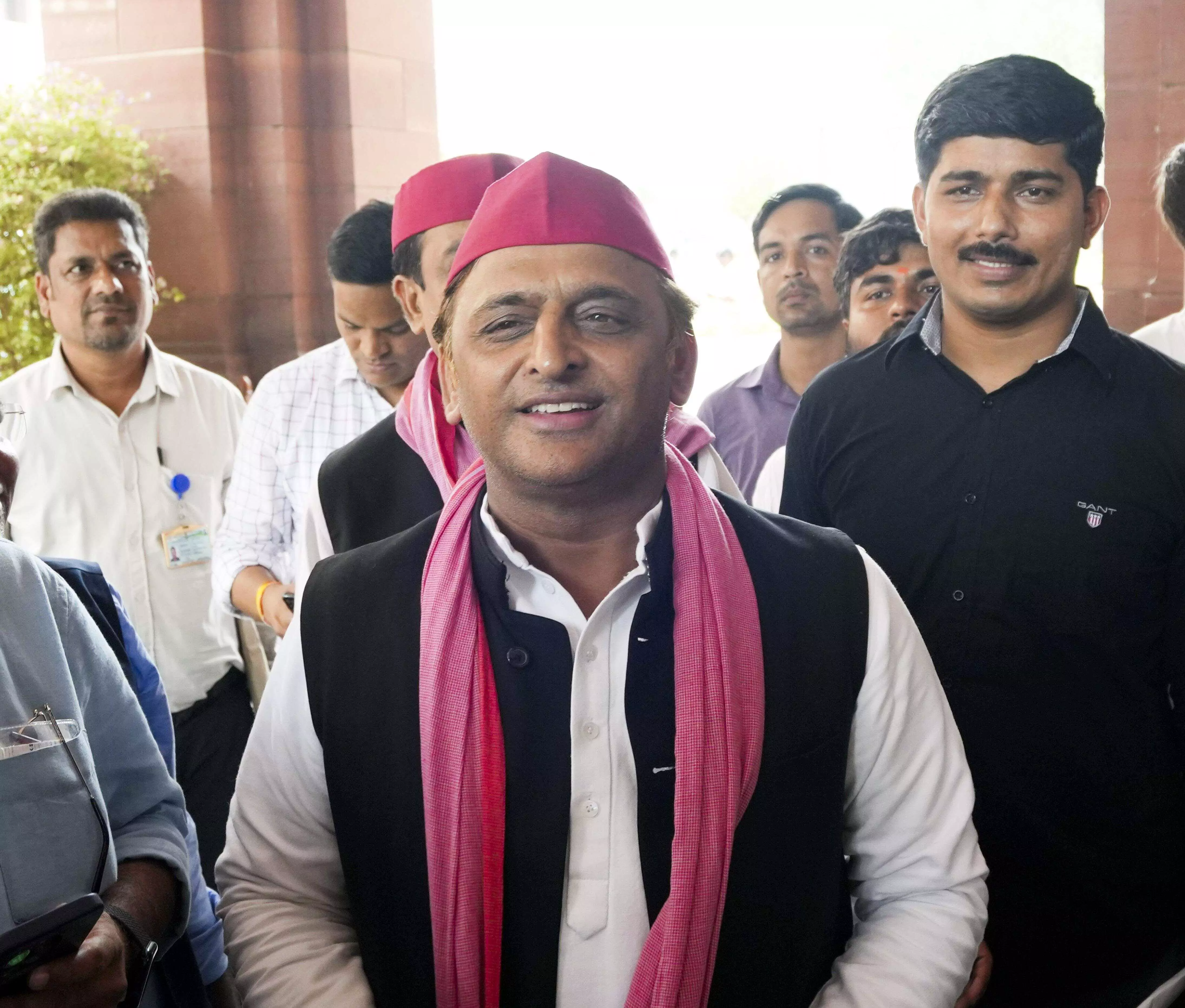 Bring 100 MLAs, form govt: Akhilesh Yadavs monsoon offer amid BJP rift speculation