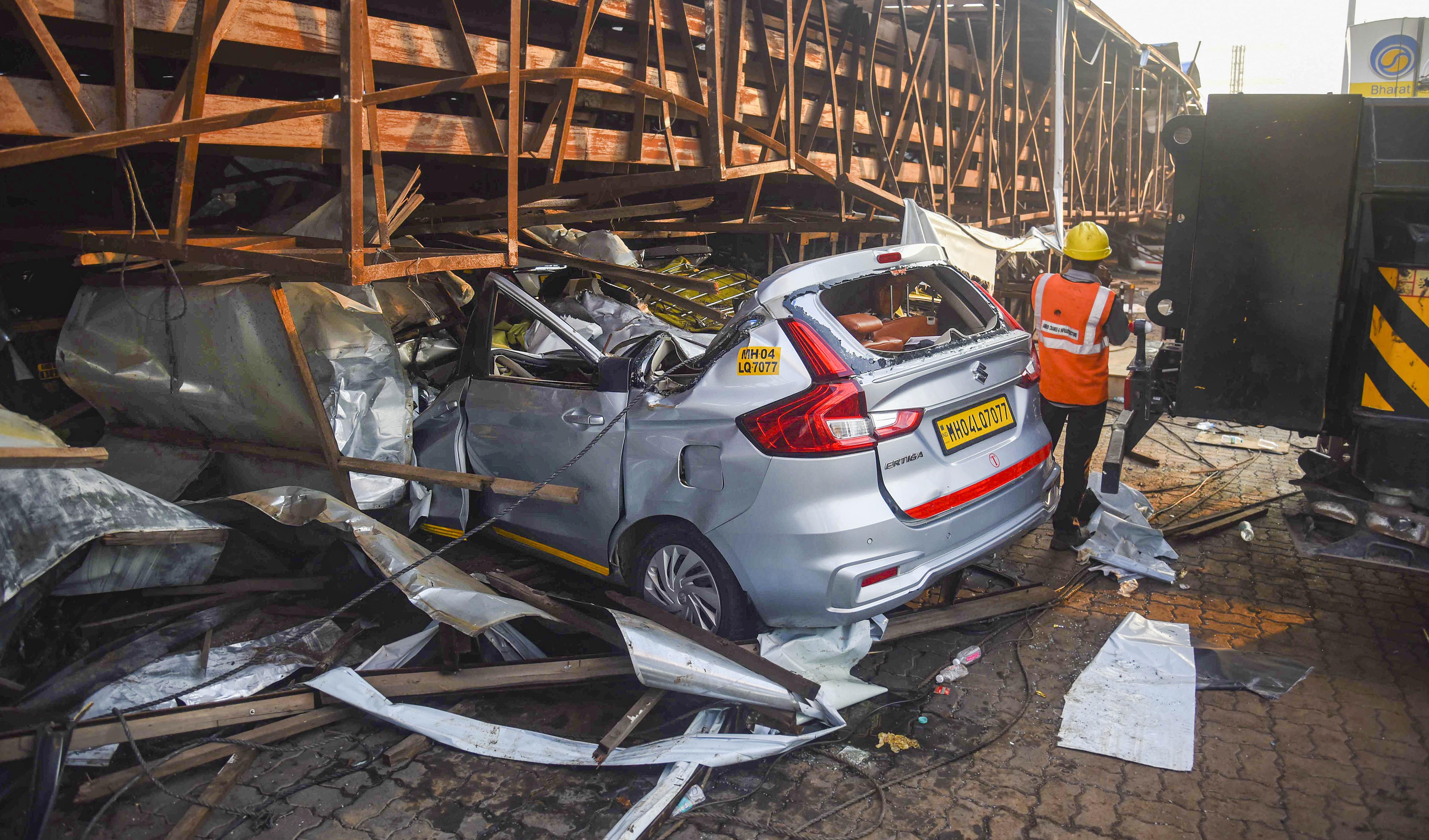 Hoarding crash: HC asks police to respond to ad firm director’s plea for quashing FIR