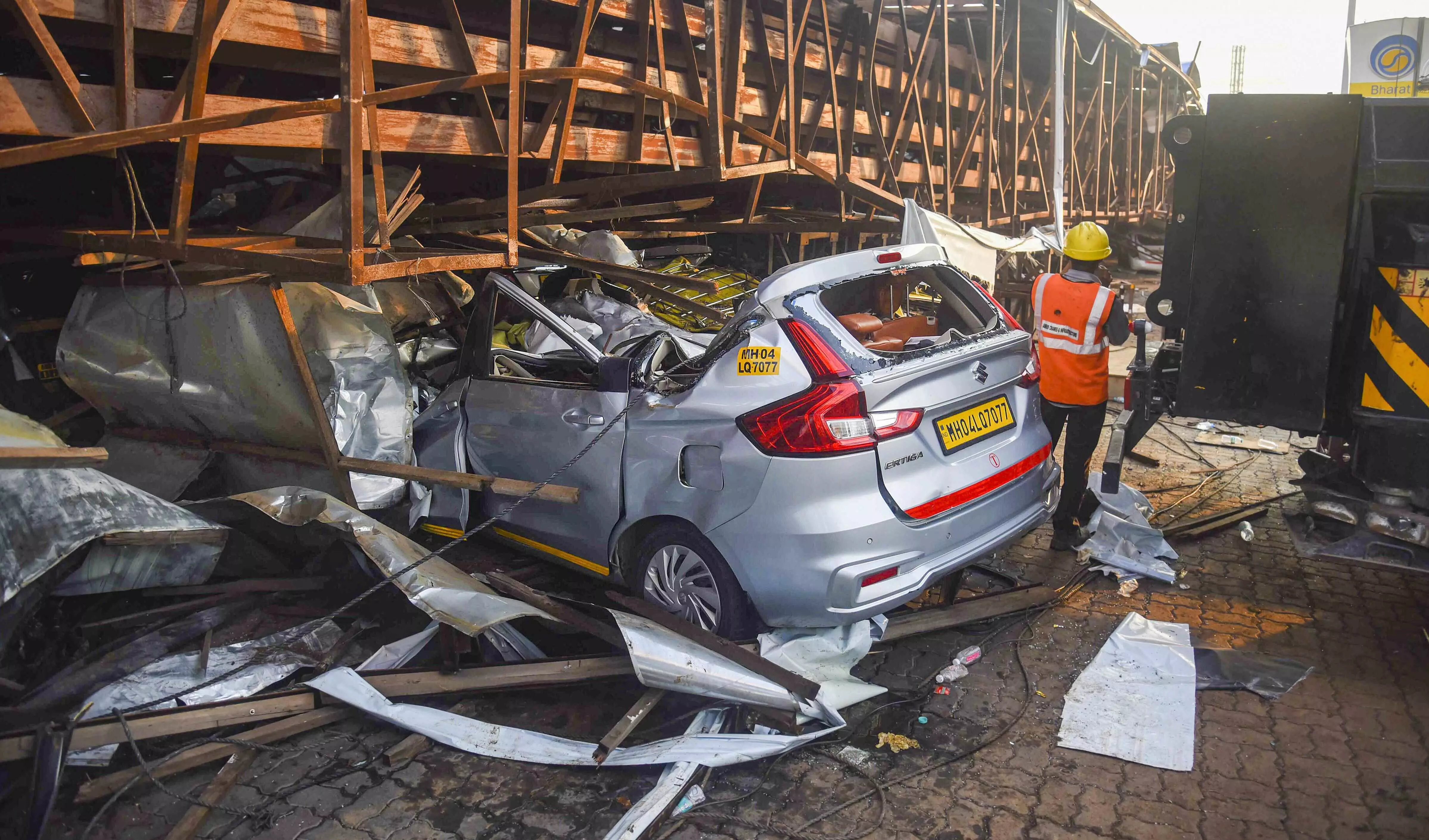 Hoarding crash: HC asks police to respond to ad firm director’s plea for quashing FIR