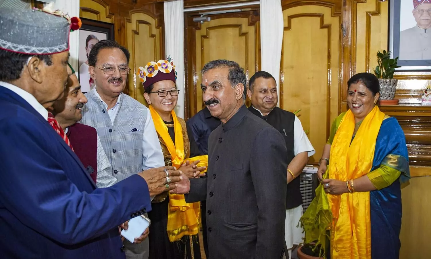 3 newly elected MLAs takes oath in Himachal; Sukhu, Jai Ram Thakur trade barbs