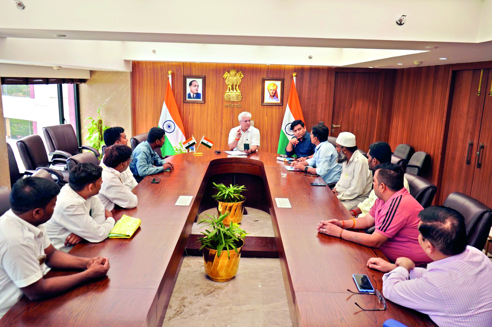 Auto Union meets Minister Gahlot