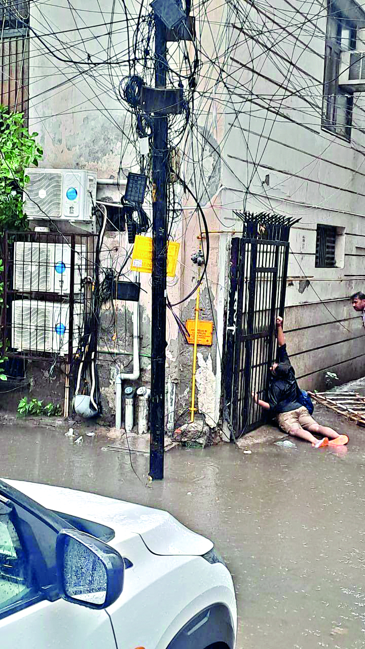 Delhi government orders probe in death of IAS aspirant due to electrocution