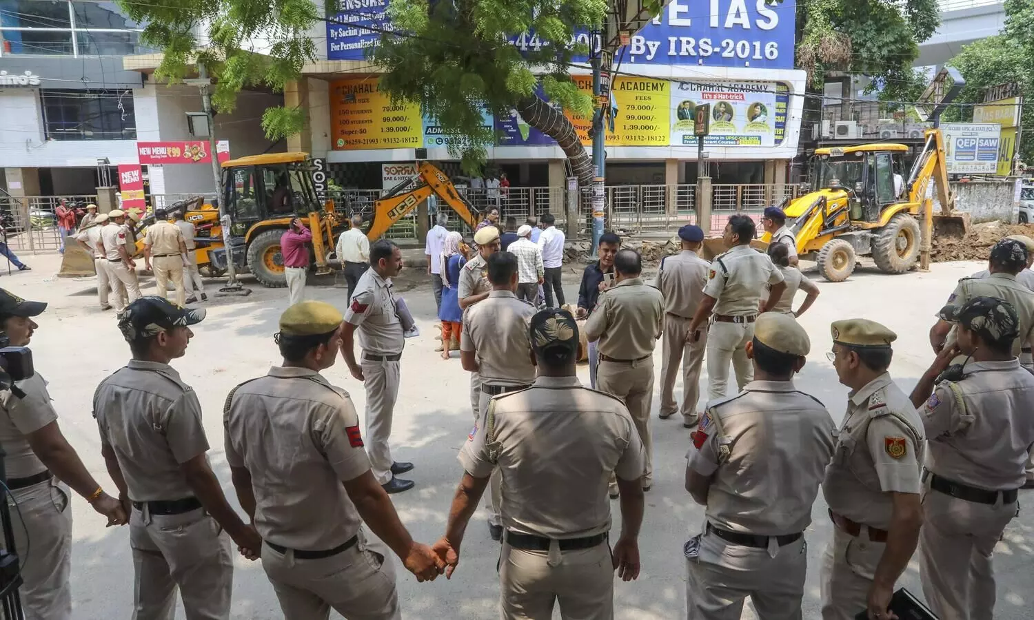 Delhi LG meets students protesting over death of three IAS aspirants