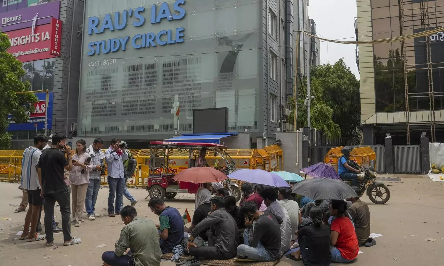 Coaching centre deaths: UPSC aspirants meet MCD commissioner, outsiders removed from protest